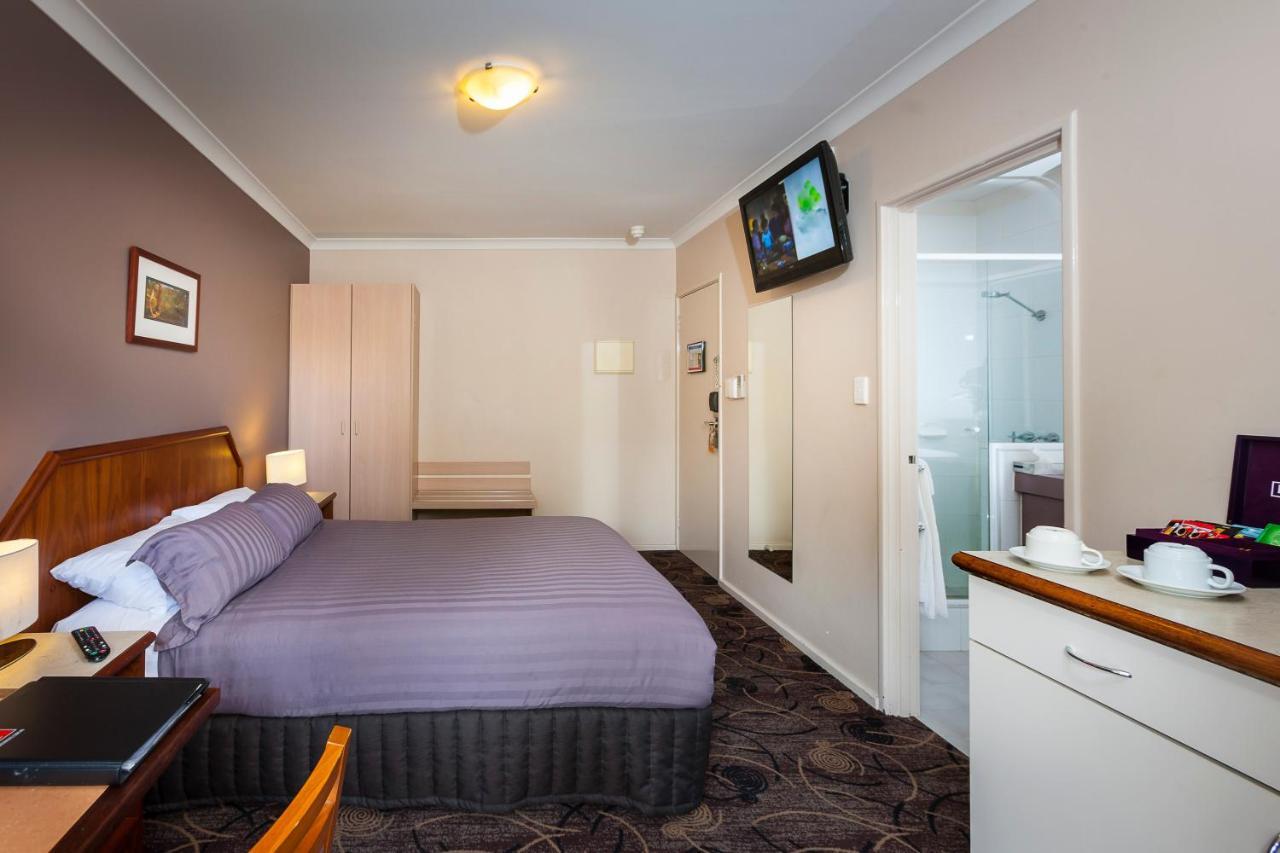 Quality Hotel Bayswater Perth Exterior photo