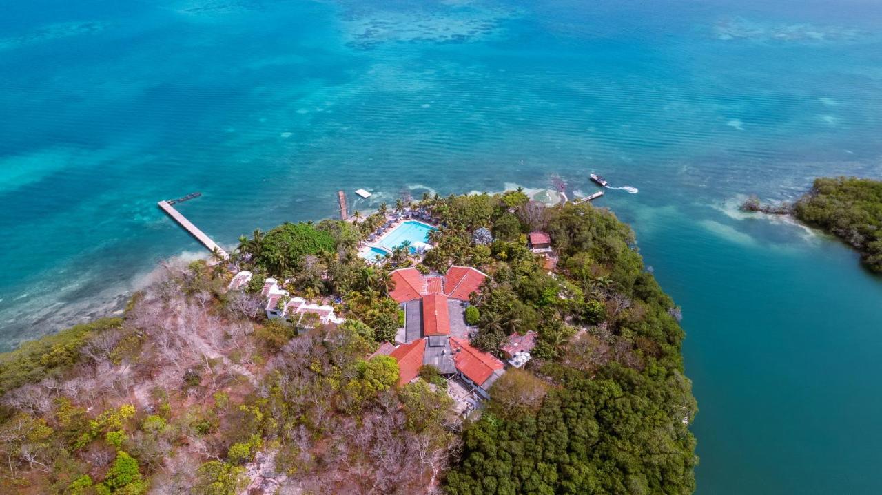 Hotel Cocoliso Island Resort Isla Grande  Exterior photo