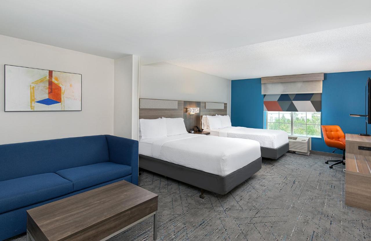 Holiday Inn Express & Suites Columbus At Northlake, An Ihg Hotel Exterior photo