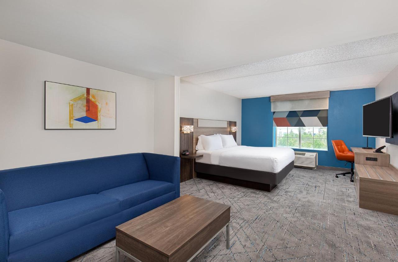 Holiday Inn Express & Suites Columbus At Northlake, An Ihg Hotel Exterior photo