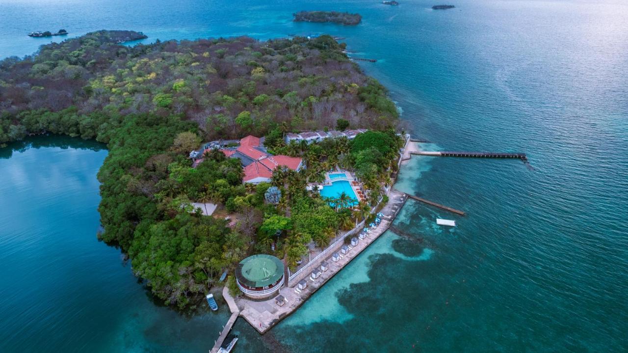 Hotel Cocoliso Island Resort Isla Grande  Exterior photo