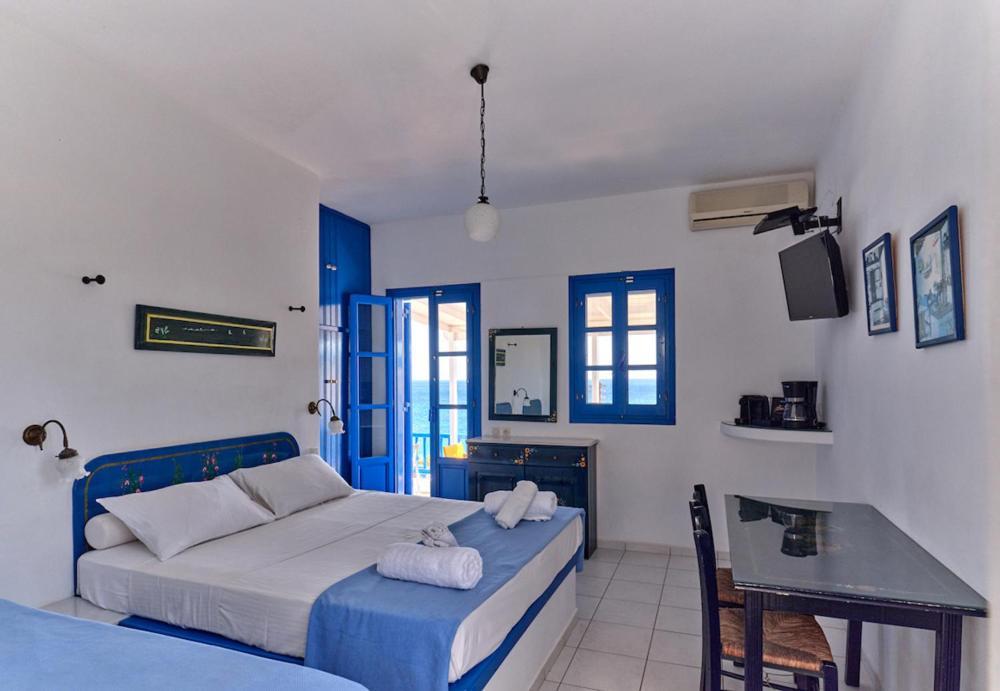 Blue Dolphin Antiparos Villas And Suites Agios Georgios  Exterior photo