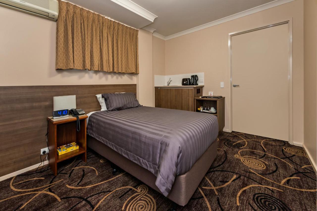 Quality Hotel Bayswater Perth Exterior photo