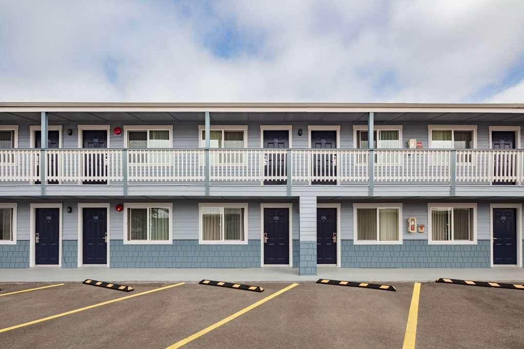 Travelodge By Wyndham Newport Exterior photo