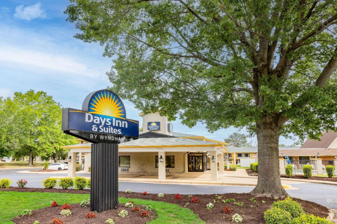 Days Inn & Suites By Wyndham Colonial Williamsburg Exterior photo