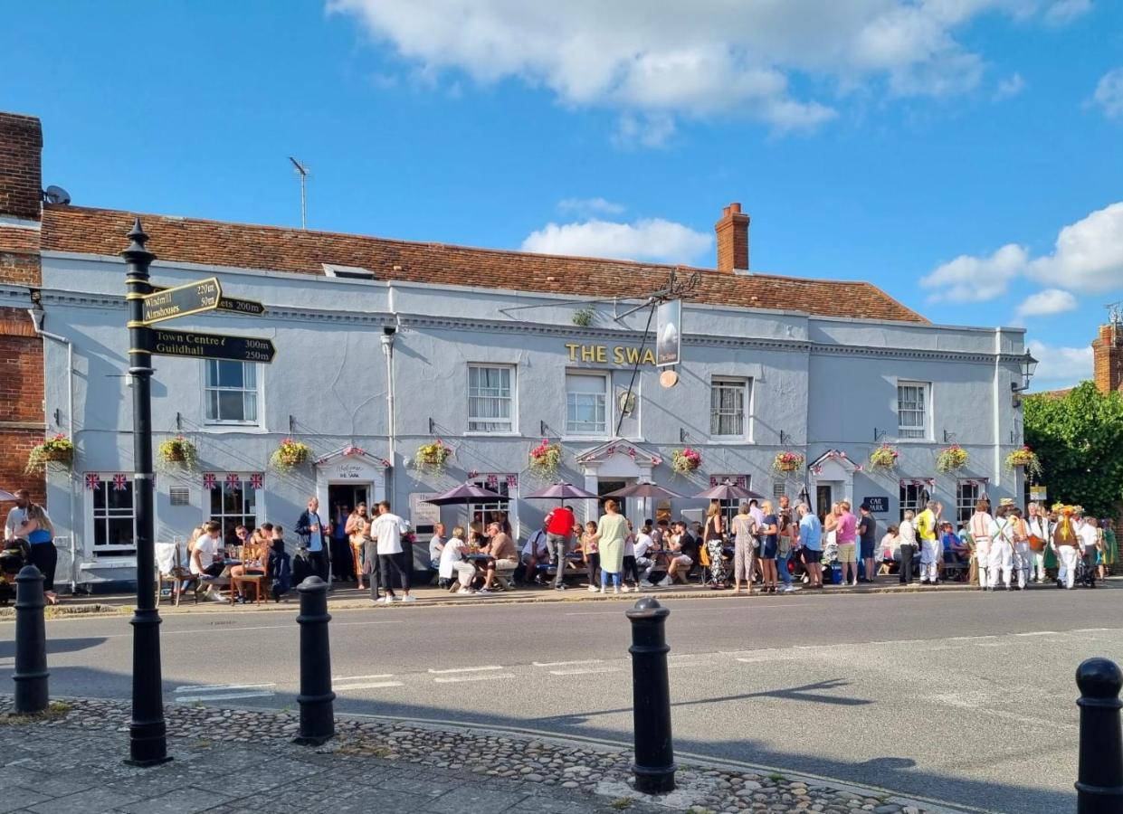 Swan Hotel By Greene King Inns Thaxted Exterior photo