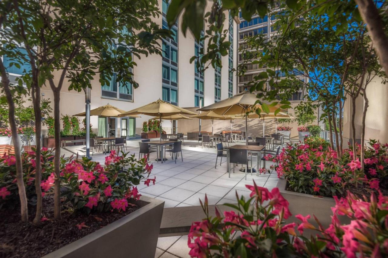 Courtyard By Marriott Bethesda Chevy Chase Hotel Exterior photo