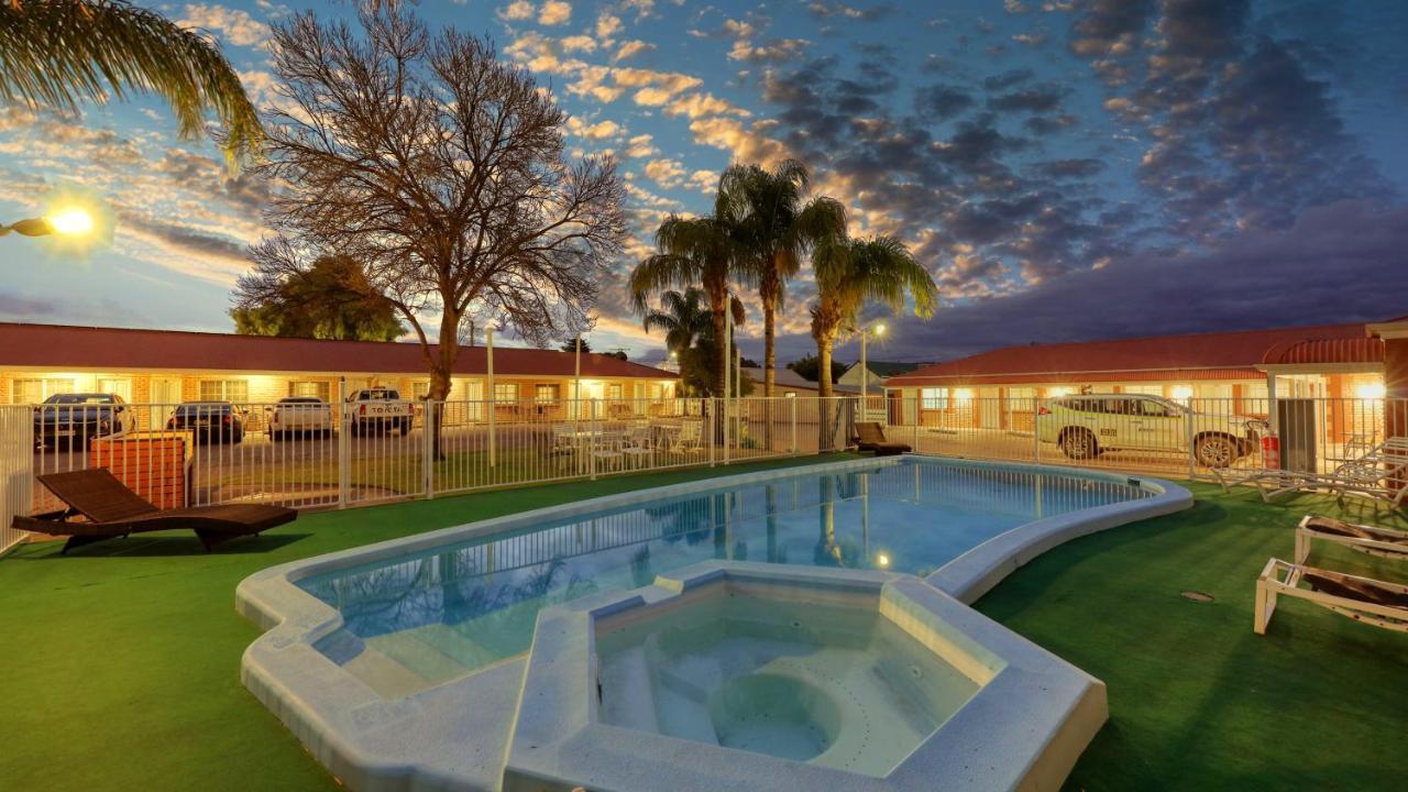 Charles Rasp Motor Inn & Cottages Broken Hill Exterior photo