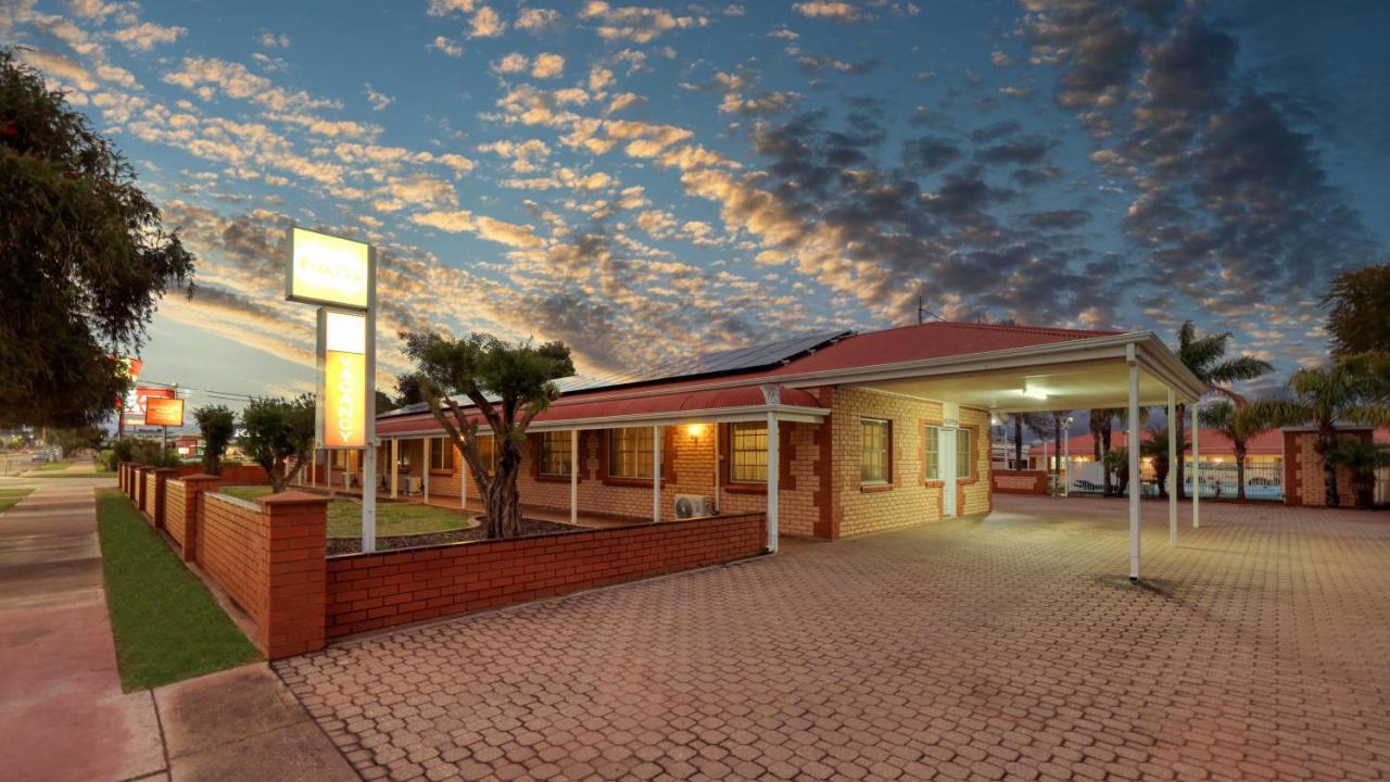 Charles Rasp Motor Inn & Cottages Broken Hill Exterior photo