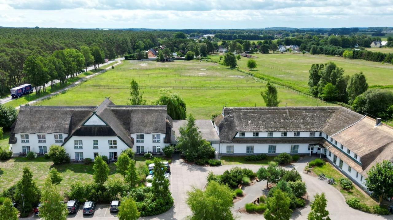 Friesenhof Hotel-Restaurant-Reitanlage Trassenheide Exterior photo