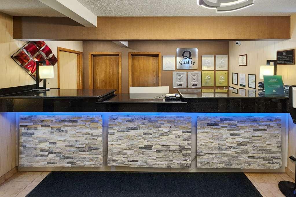 Quality Inn & Suites Davenport Interior photo