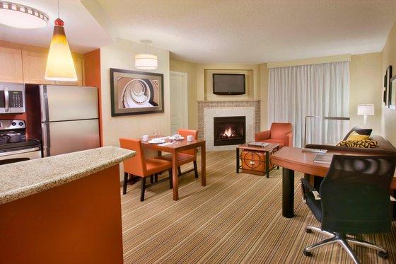 Residence Inn By Marriott Calgary Airport Room photo