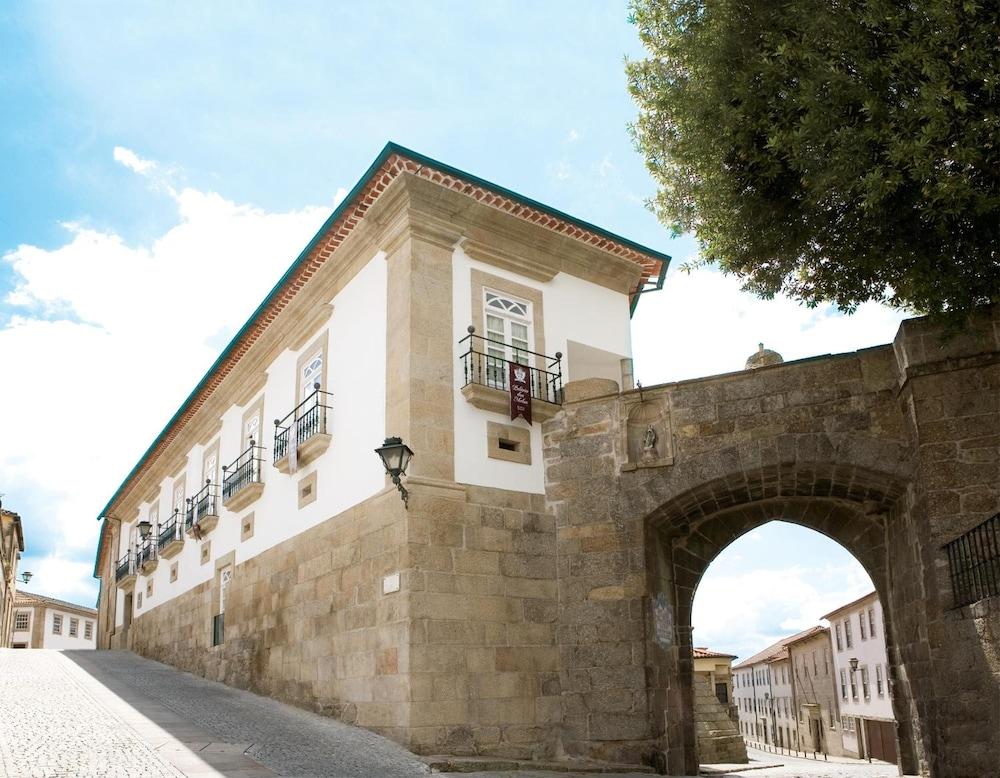 Montebelo Palacio Dos Melos Viseu Historic Hotel Exterior photo