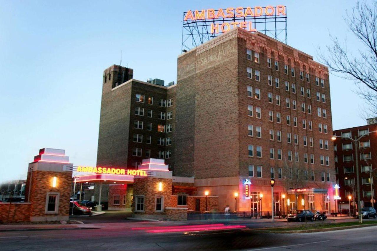 Ambassador Hotel Milwaukee, Trademark Collection By Wyndham Exterior photo