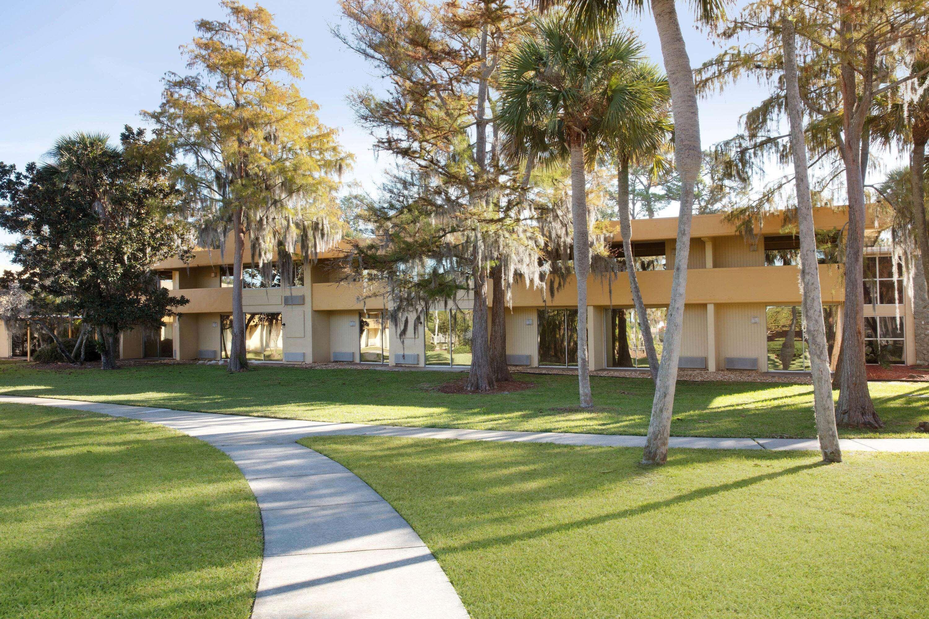 Baymont By Wyndham Daytona Beach/Intl Speedway Exterior photo