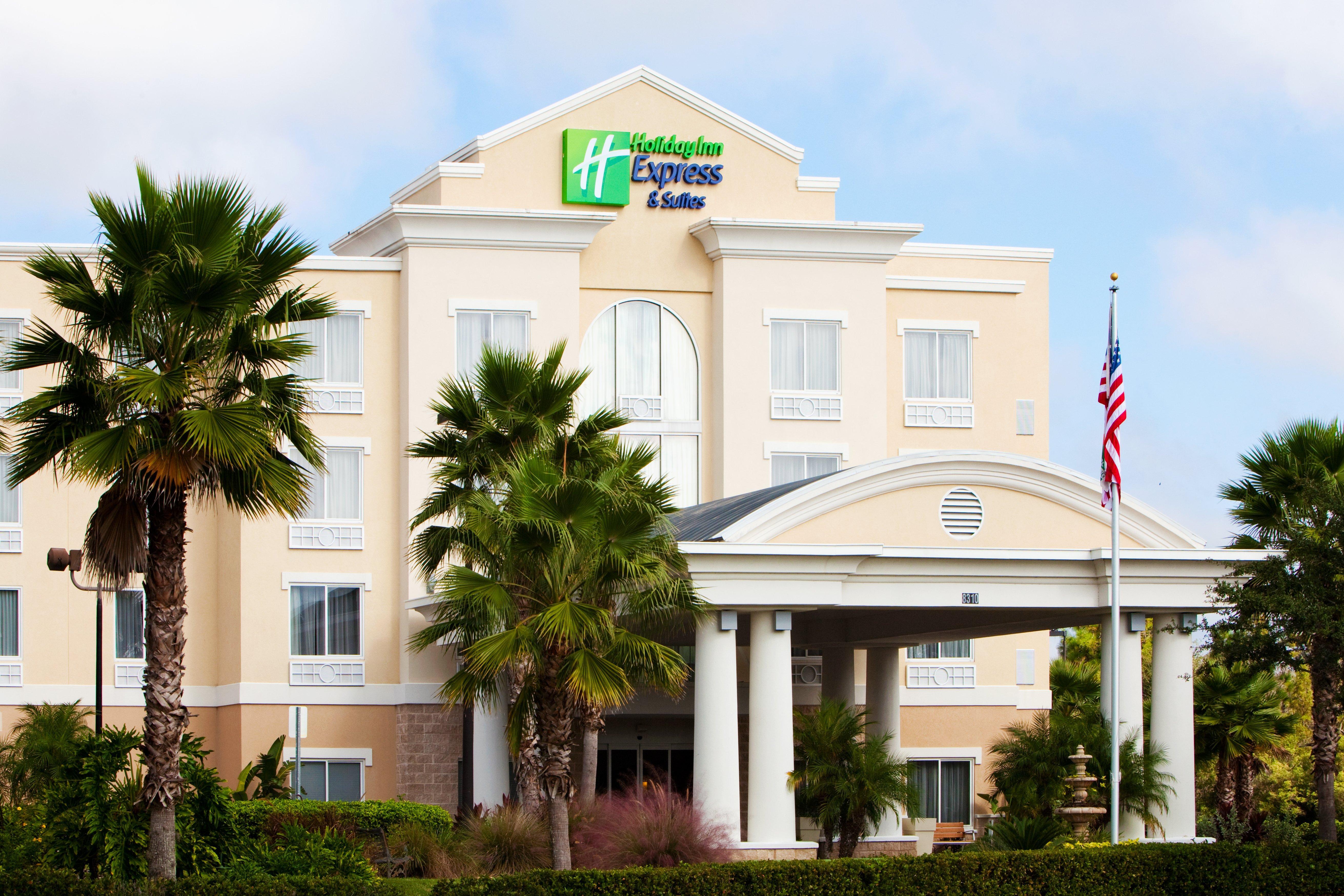 Holiday Inn Express And Suites Tampa I-75 At Bruce B. Downs, An Ihg Hotel Exterior photo