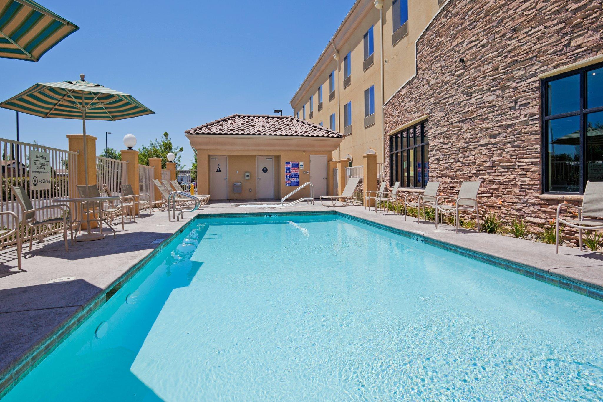 Holiday Inn Express & Suites Clovis Fresno Area, An Ihg Hotel Exterior photo