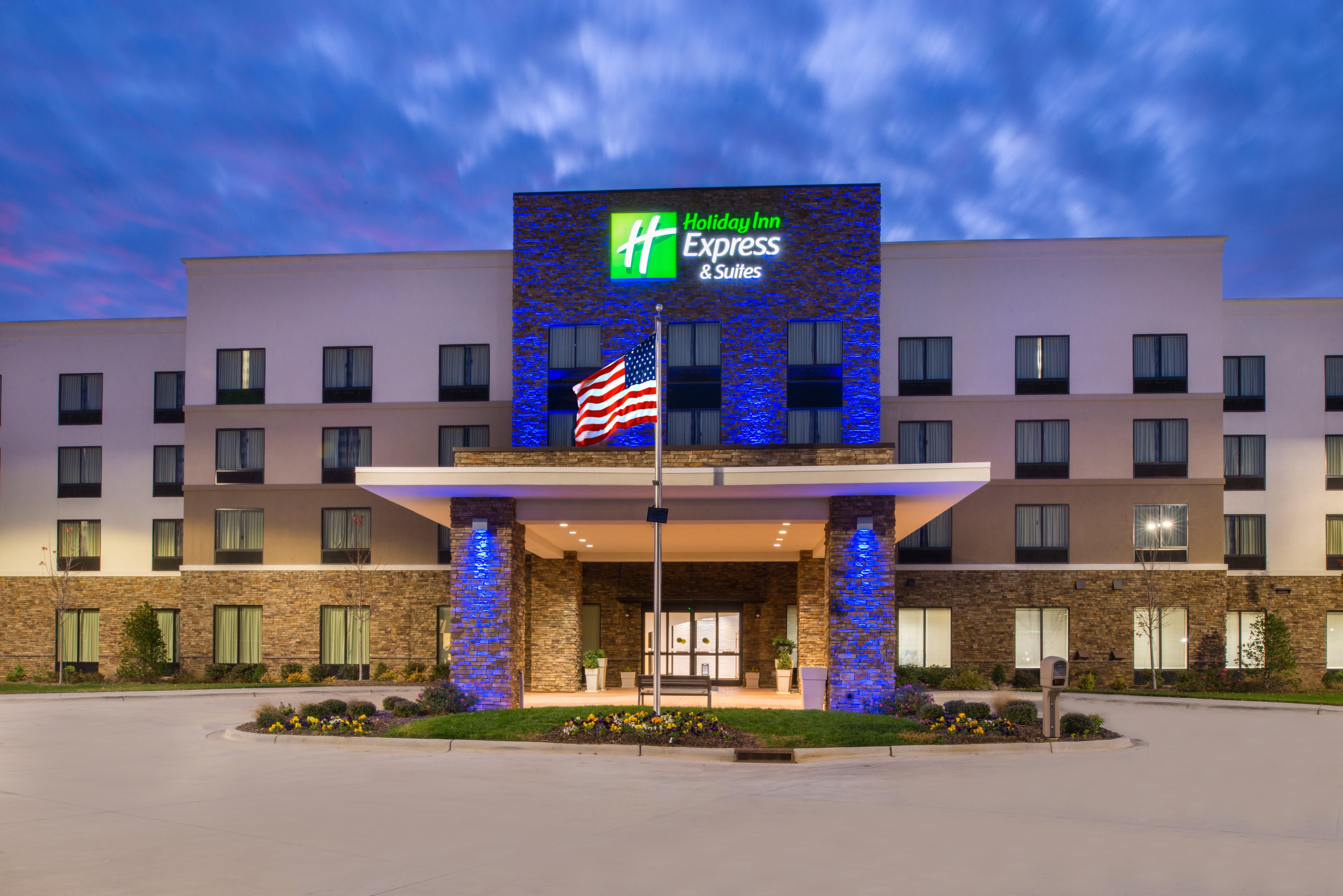Holiday Inn Express & Suites Monroe, An Ihg Hotel Exterior photo