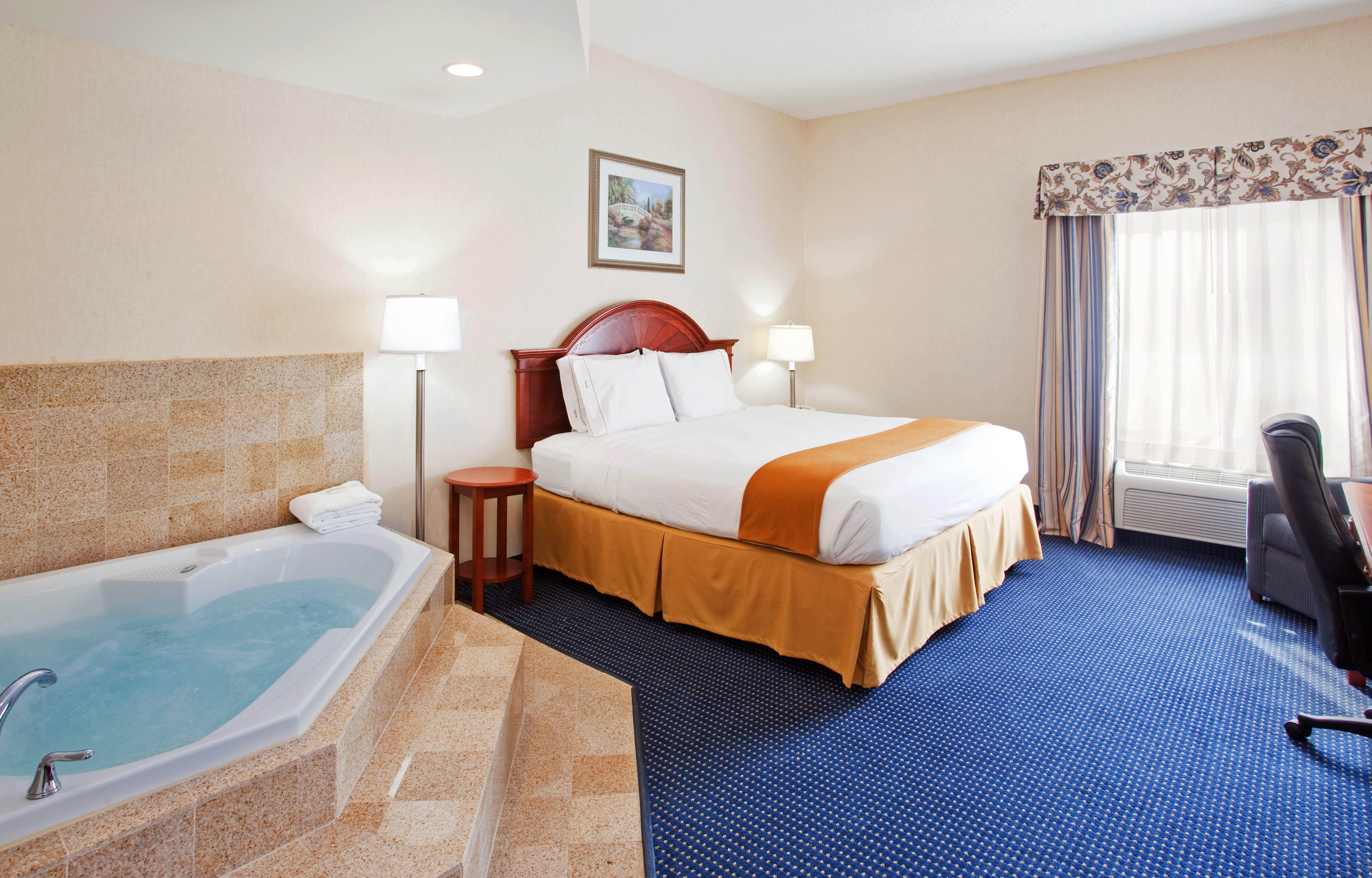 Holiday Inn Express Hotel & Suites Cleveland-Richfield, An Ihg Hotel Brecksville Exterior photo