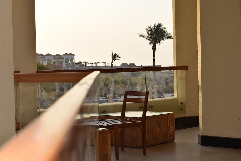 Doubletree By Hilton Sharks Bay Resort Sharm el-Sheikh Exterior photo