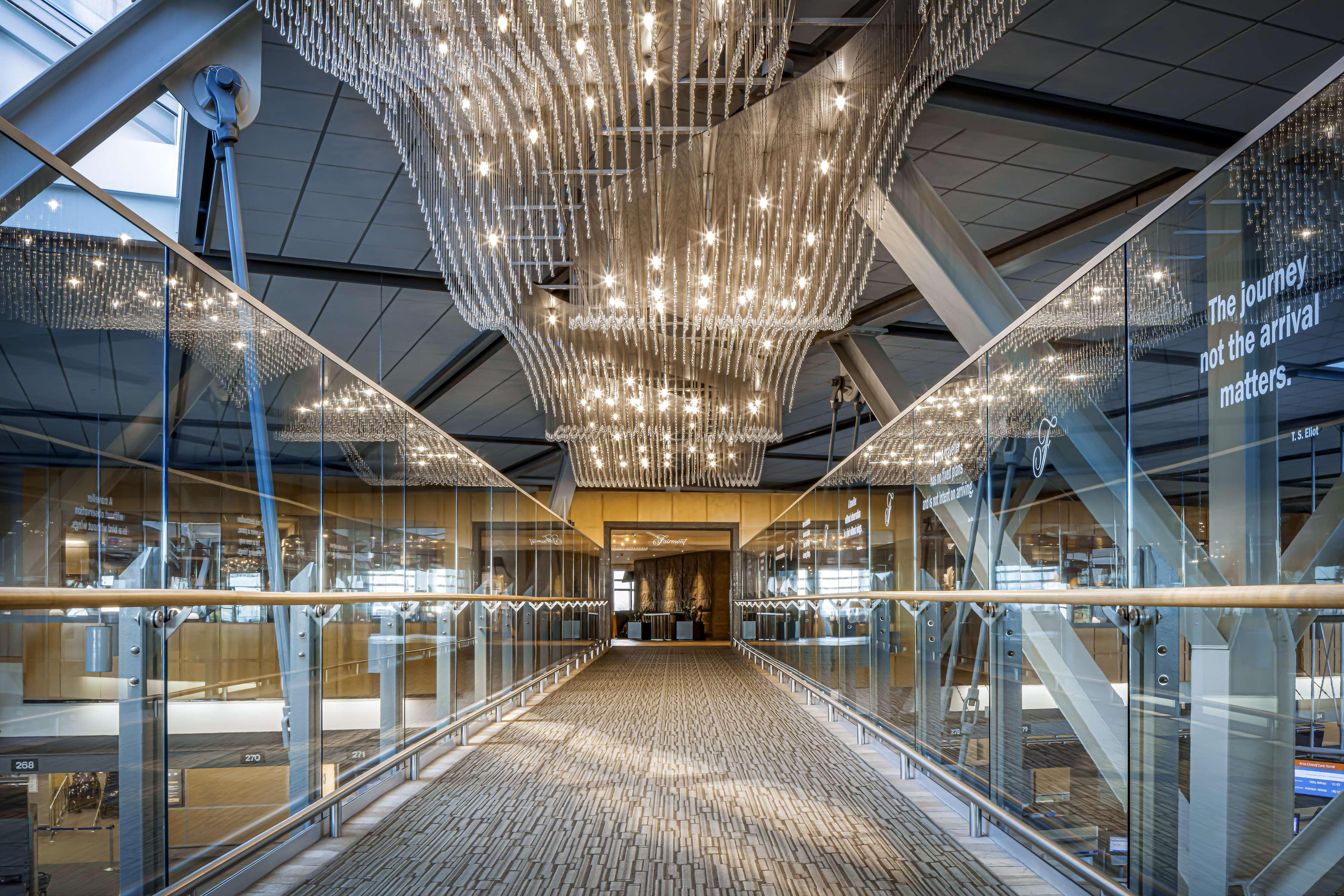 Fairmont Vancouver Airport In-Terminal Hotel Richmond Exterior photo