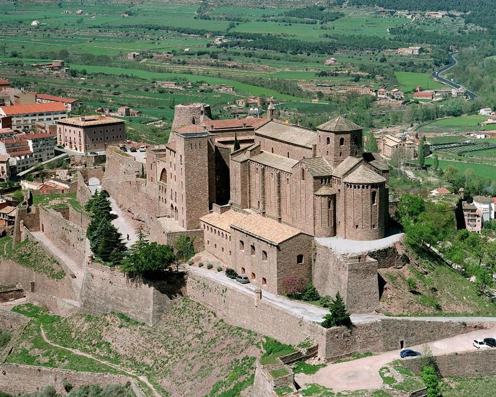 Parador De Cardona Exterior photo