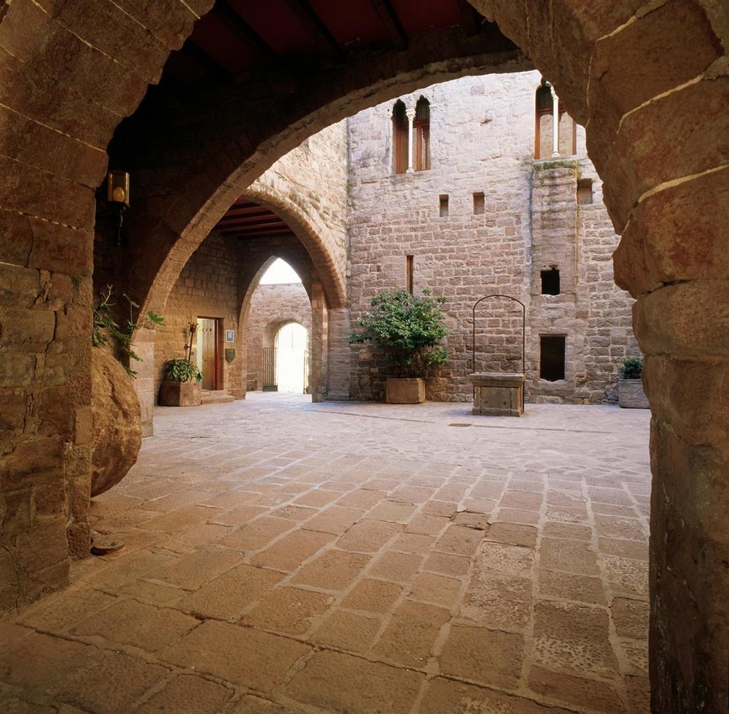 Parador De Cardona Exterior photo