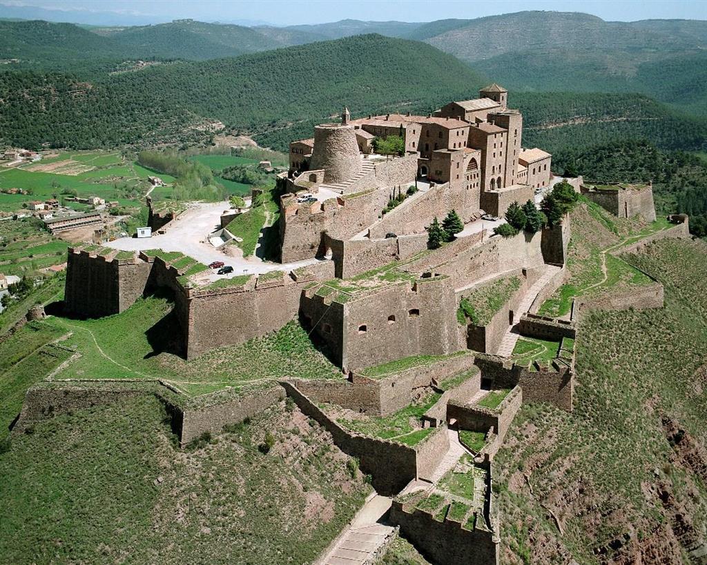 Parador De Cardona Exterior photo