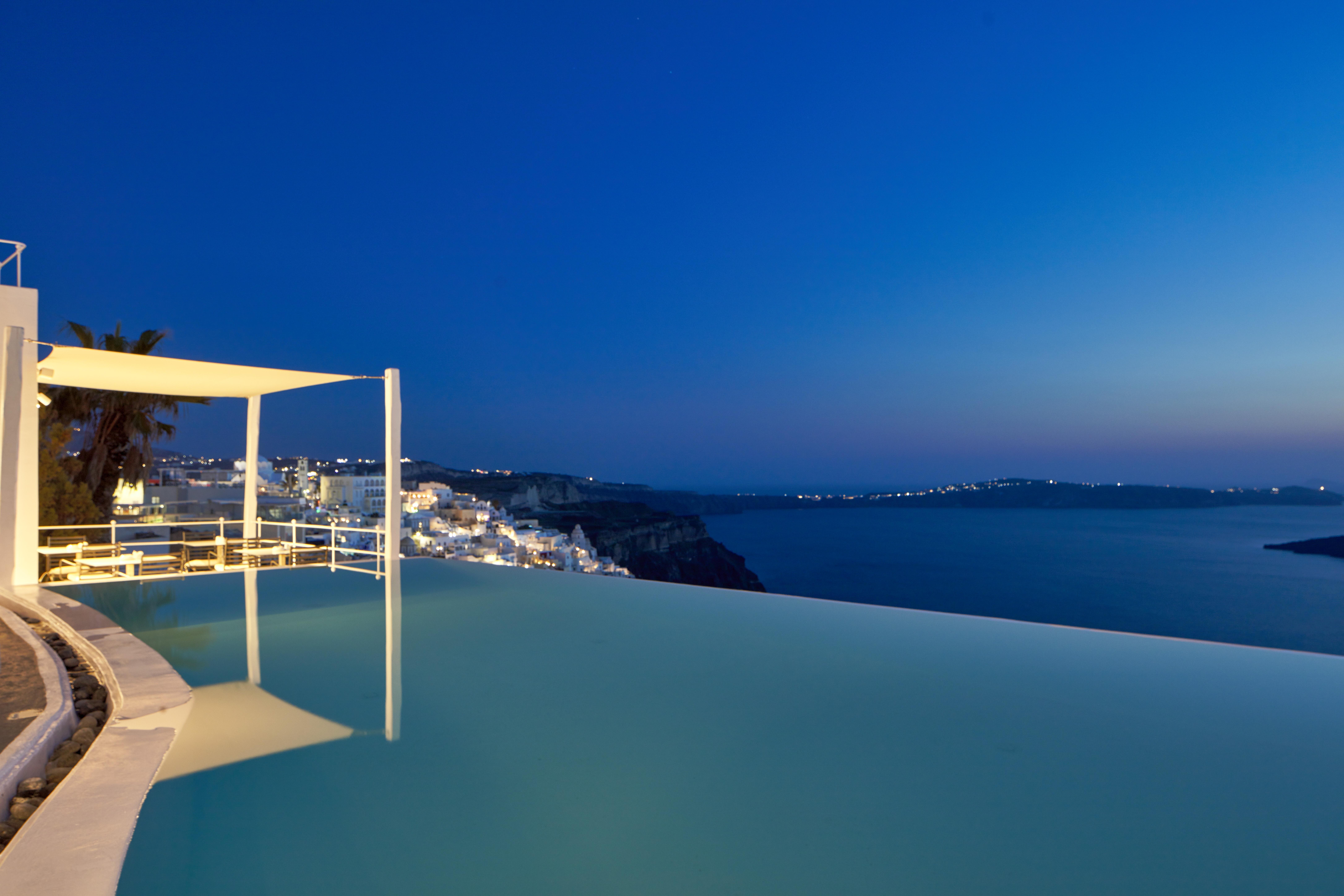Cosmopolitan Suites - Small Luxury Hotels Of The World Fira  Exterior photo