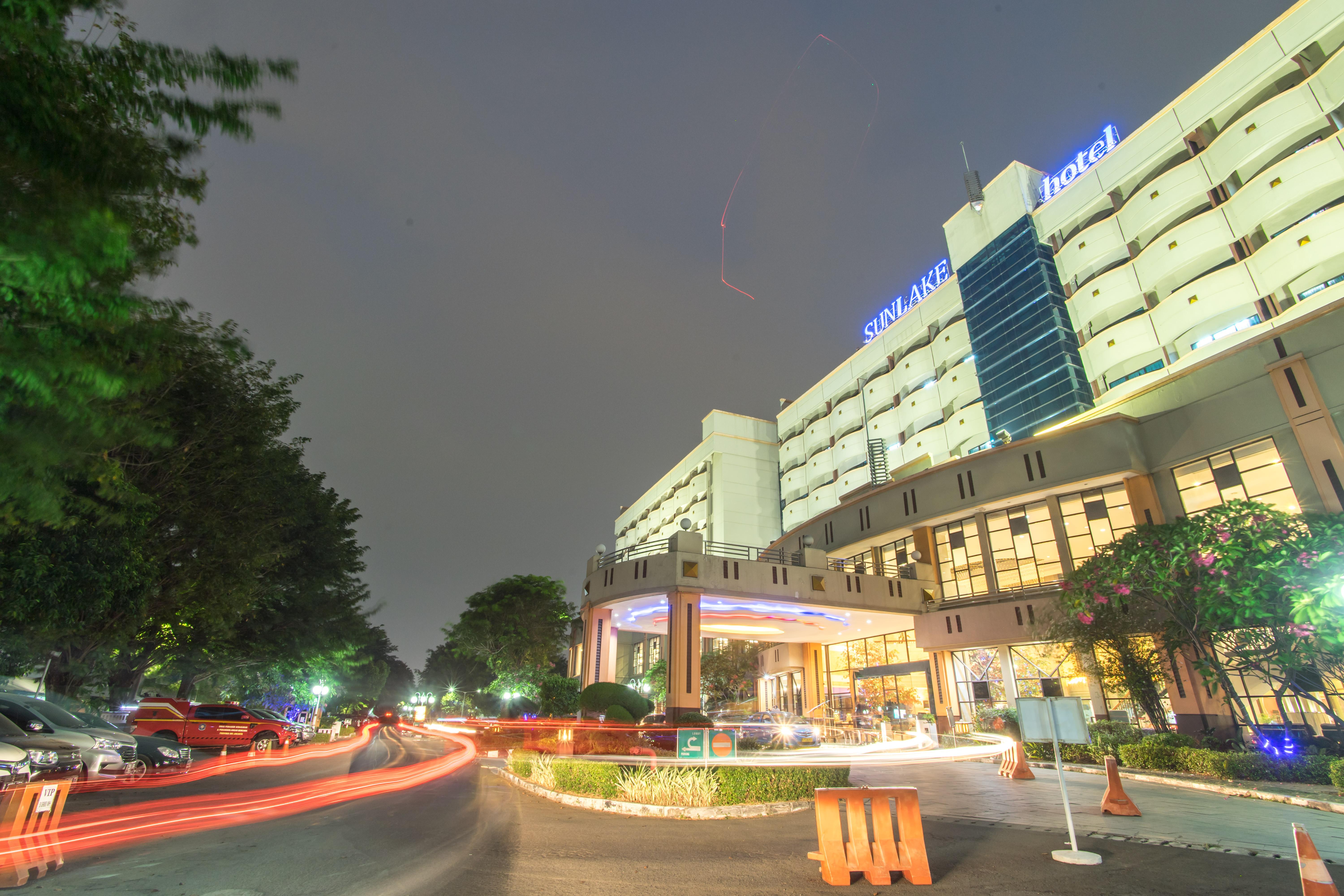 Sunlake Waterfront Resort & Convention Jakarta Exterior photo