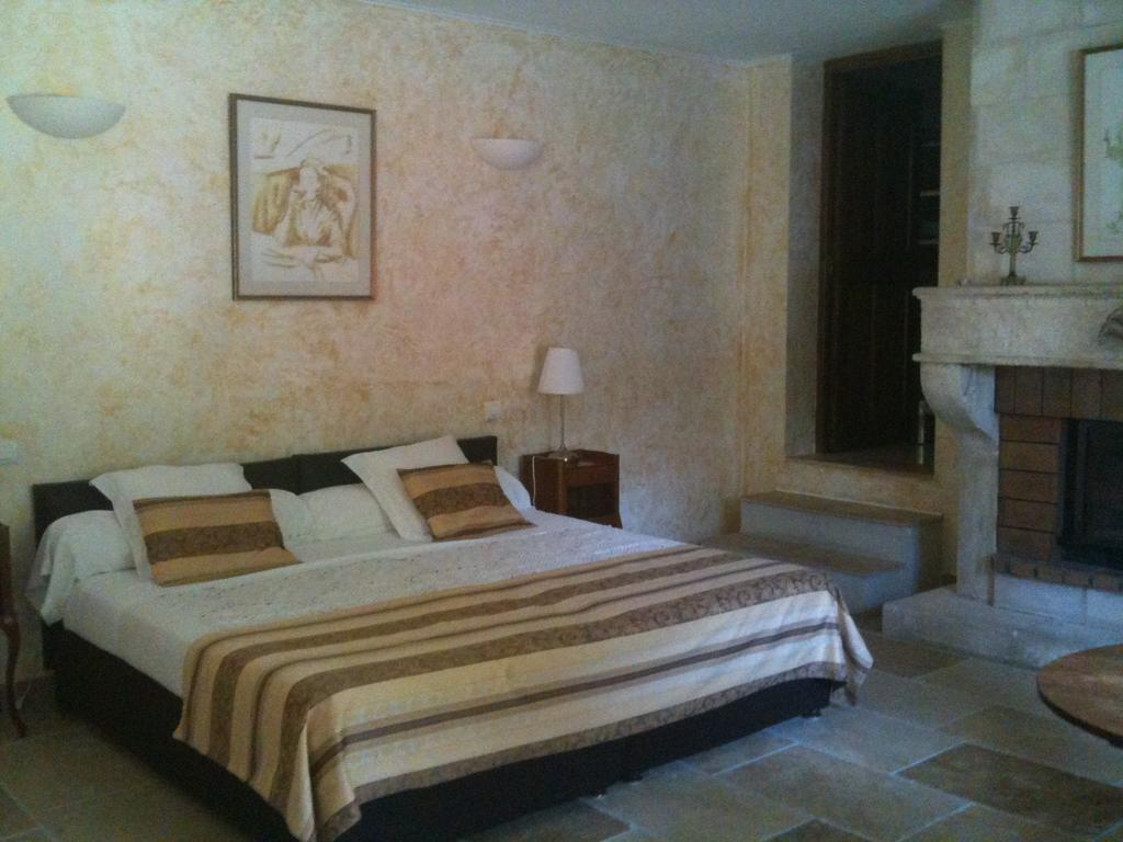 Les Lavandes De La Fuste Hotel Valensole Room photo