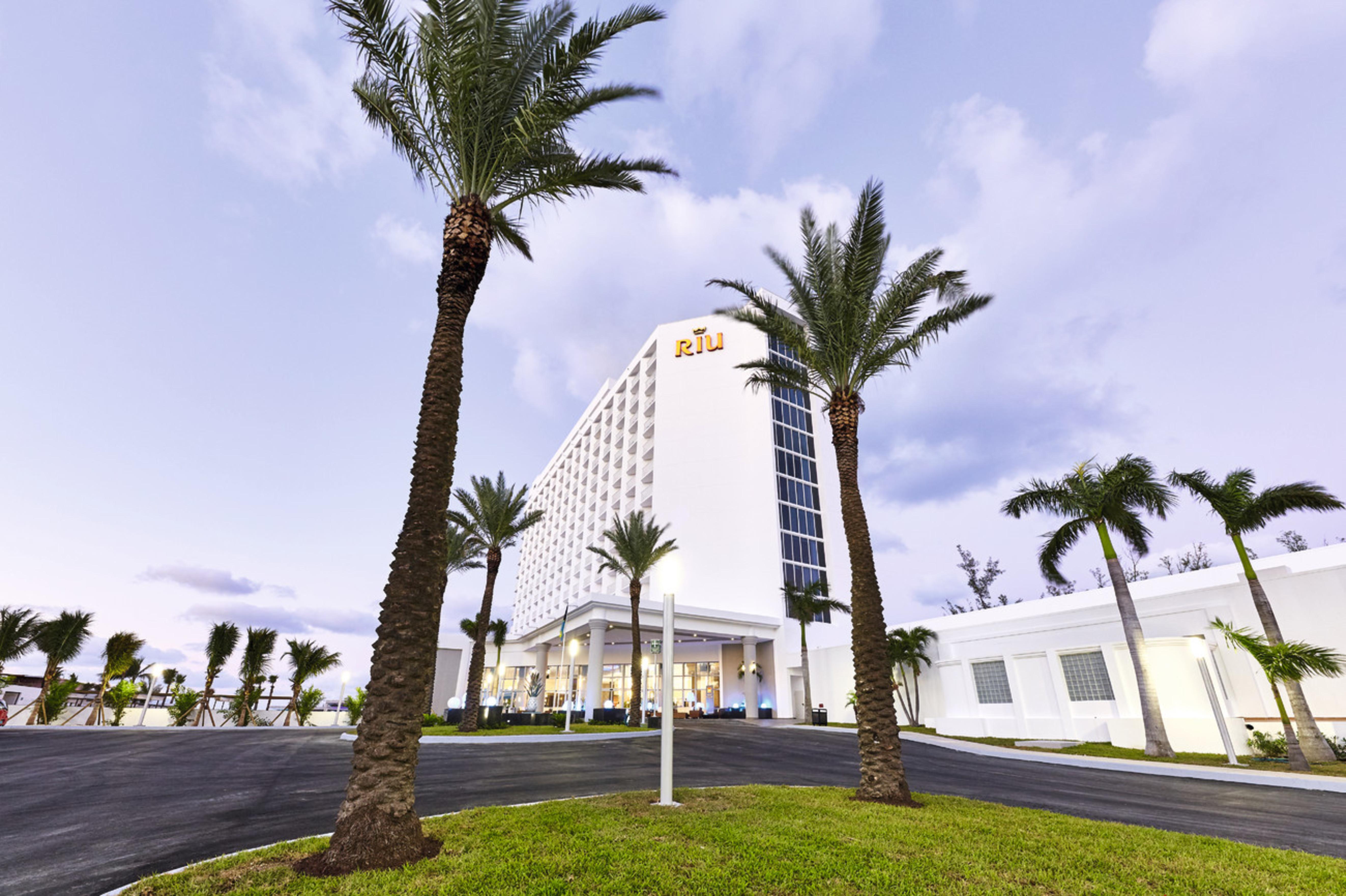 Riu Palace Paradise Island (Adults Only) Creek Village Exterior photo