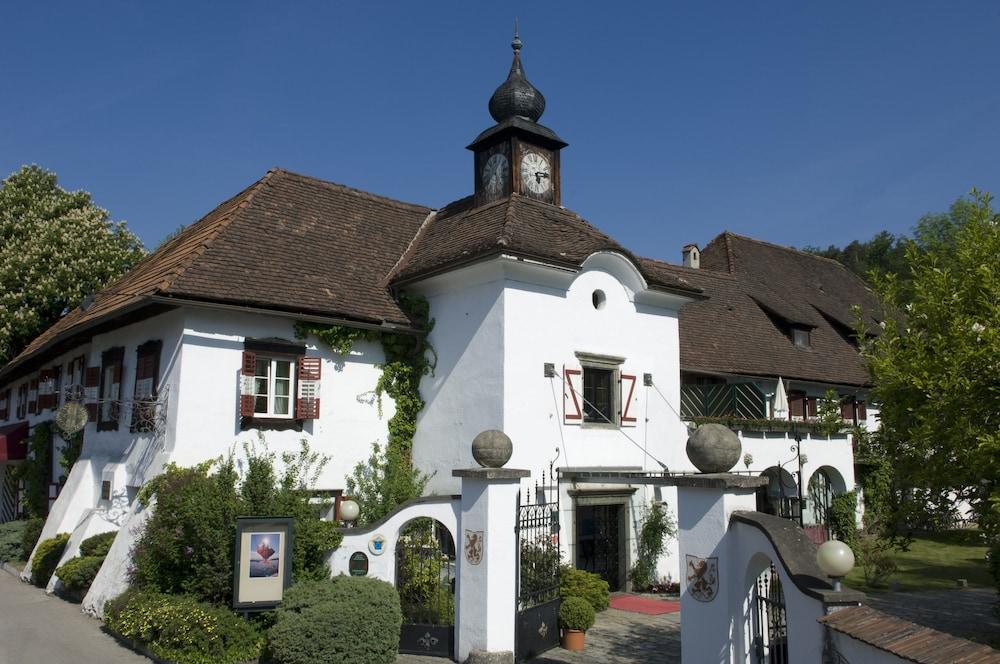 Hotel Schloss Leonstain Portschach am Woerthersee Exterior photo