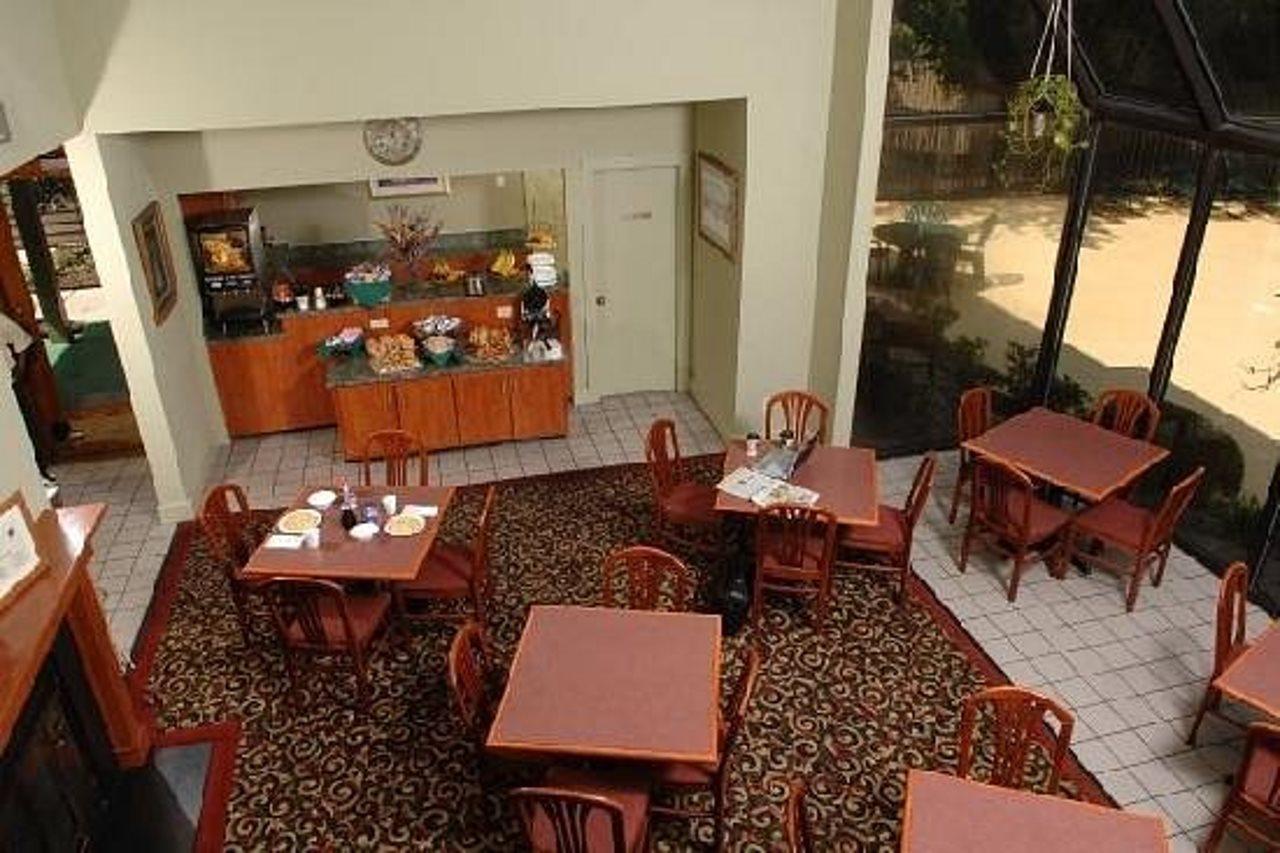 Huntsville Hotel & Suites Restaurant photo