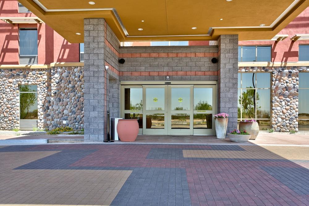 Hampton Inn & Suites Scottsdale At Talking Stick Exterior photo