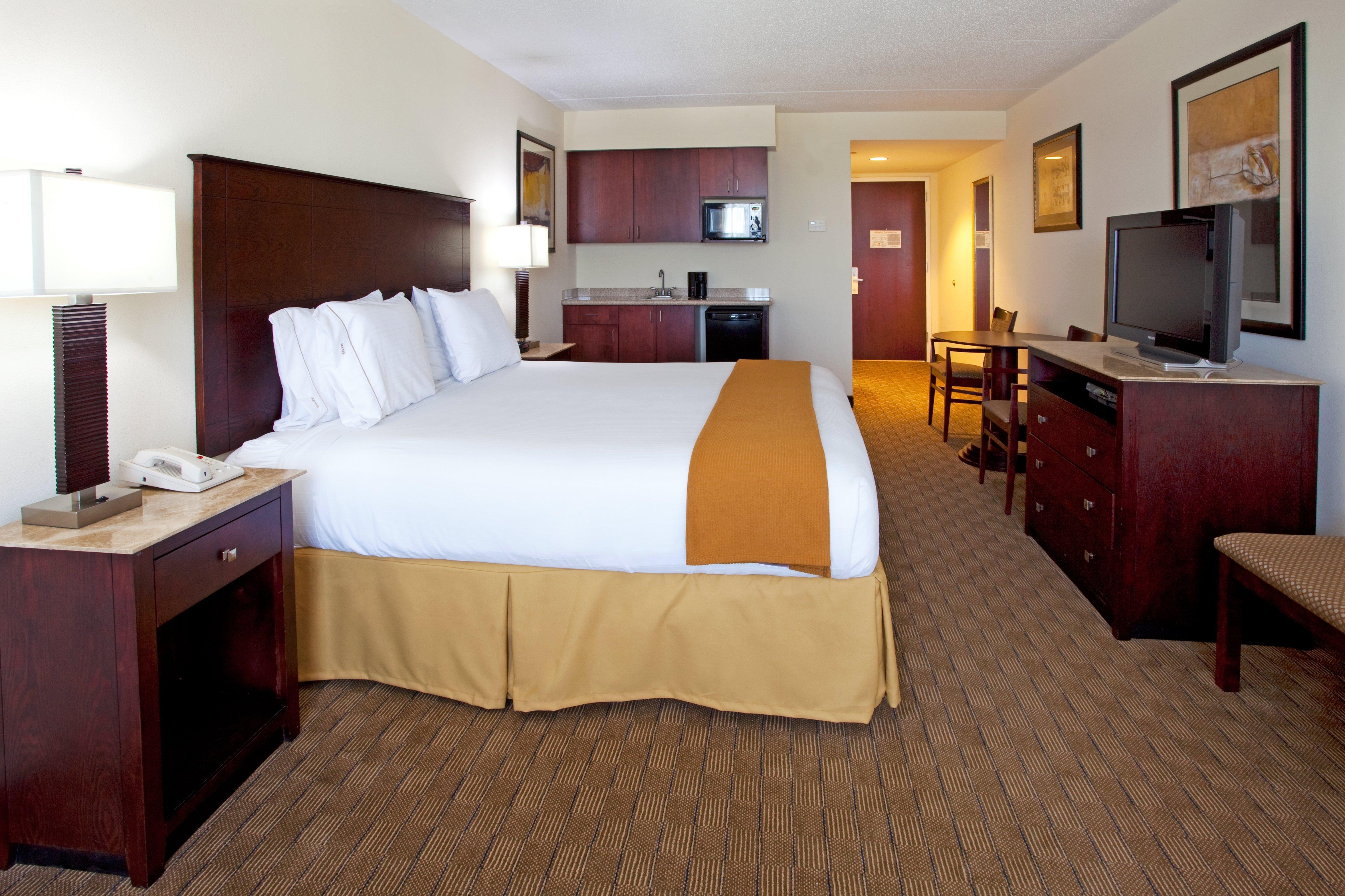 Holiday Inn Express & Suites Columbus At Northlake, An Ihg Hotel Room photo