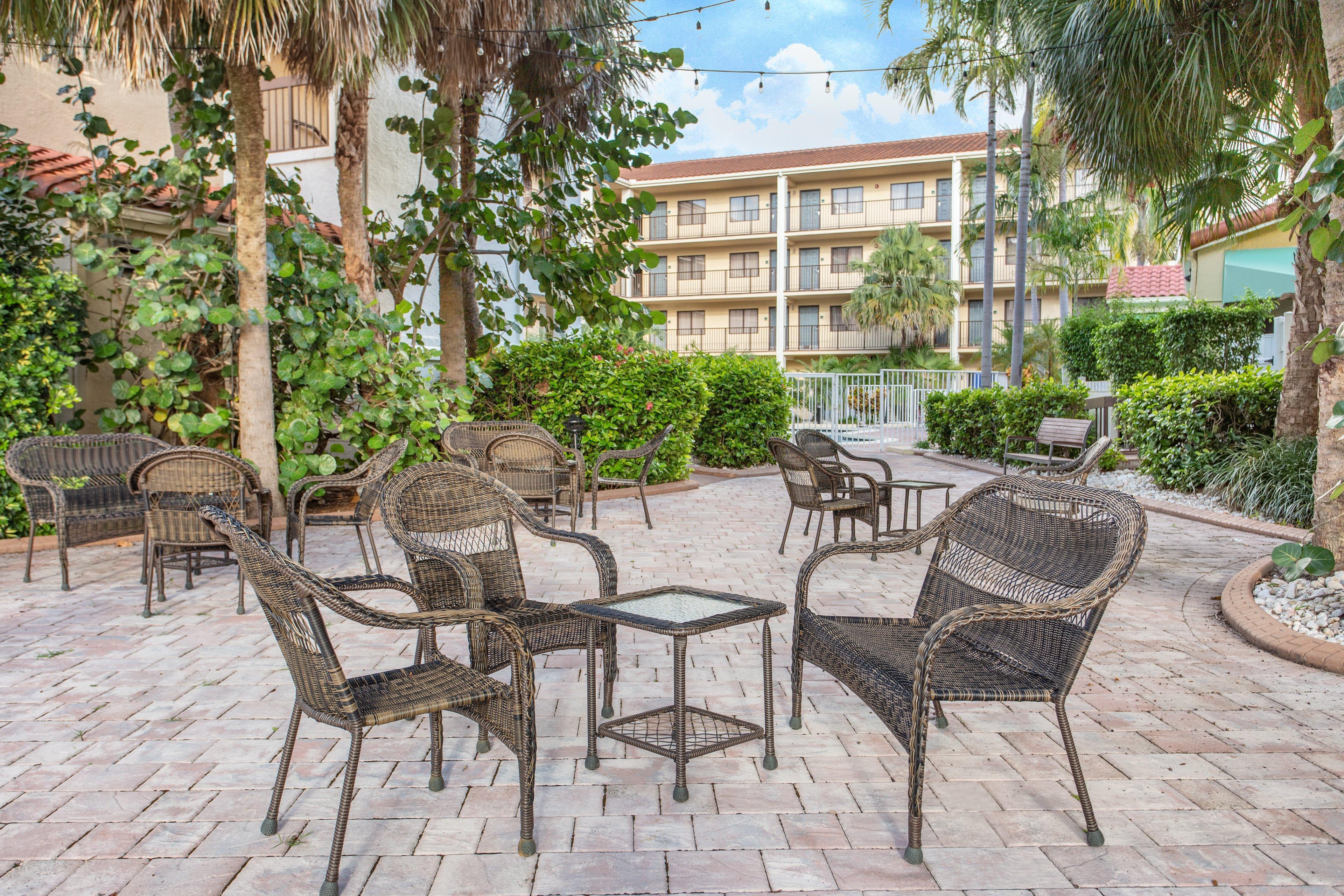 Holiday Inn & Suites Boca Raton - North Exterior photo