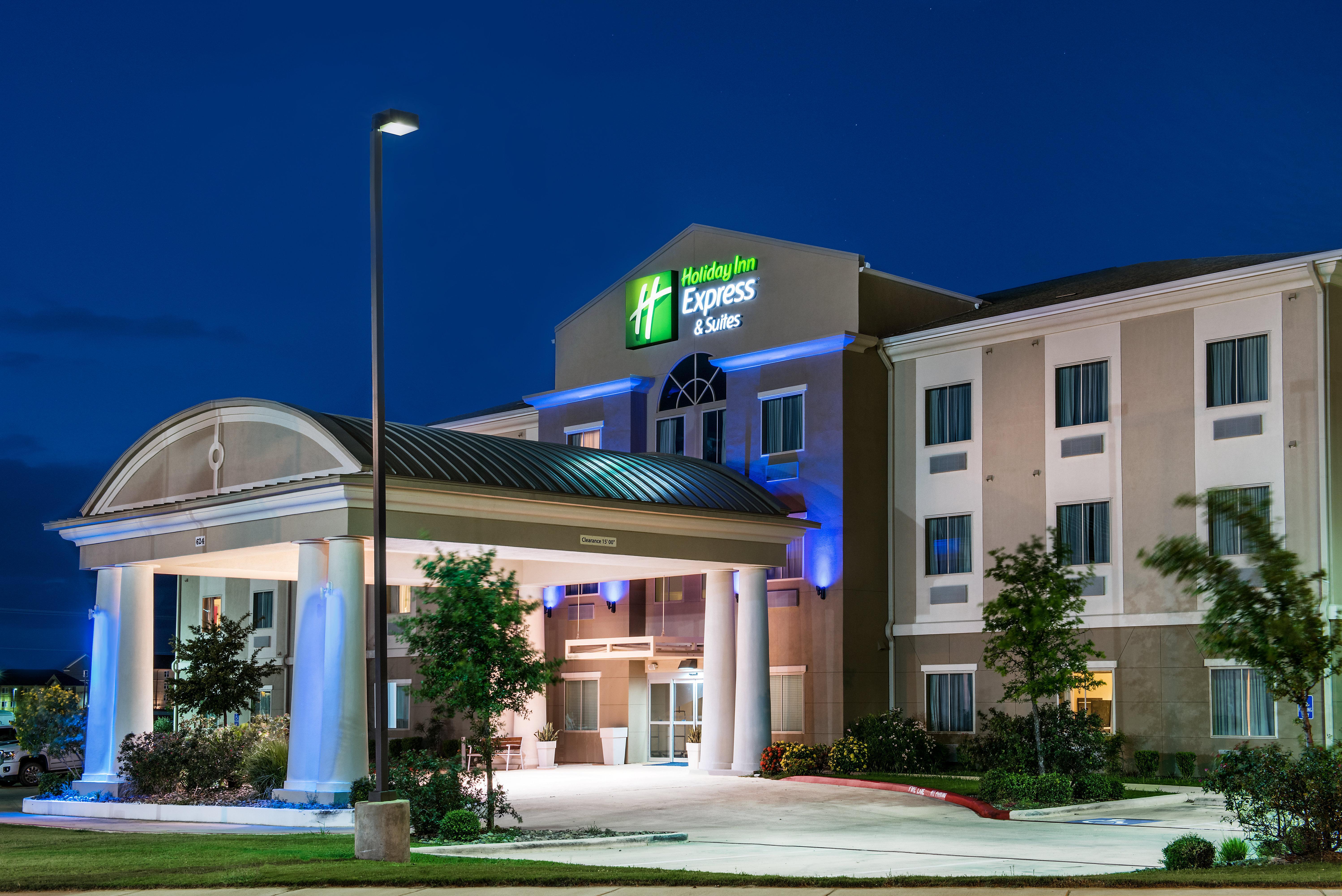 Holiday Inn Express & Suites Cotulla, An Ihg Hotel Exterior photo