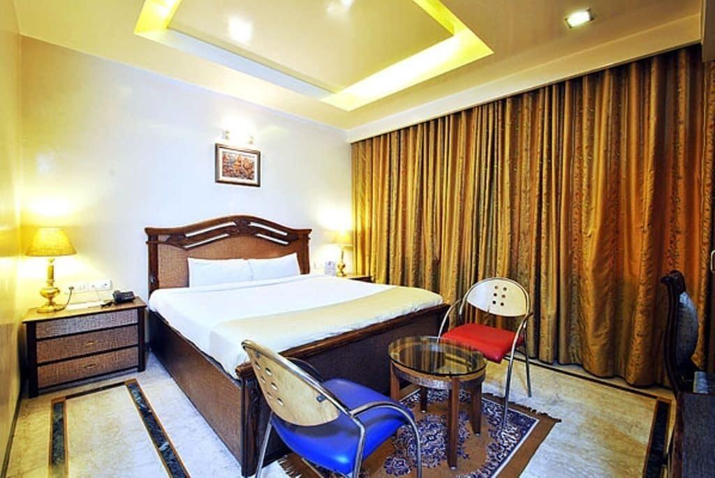 Hotel Zeeras Varanasi Exterior photo