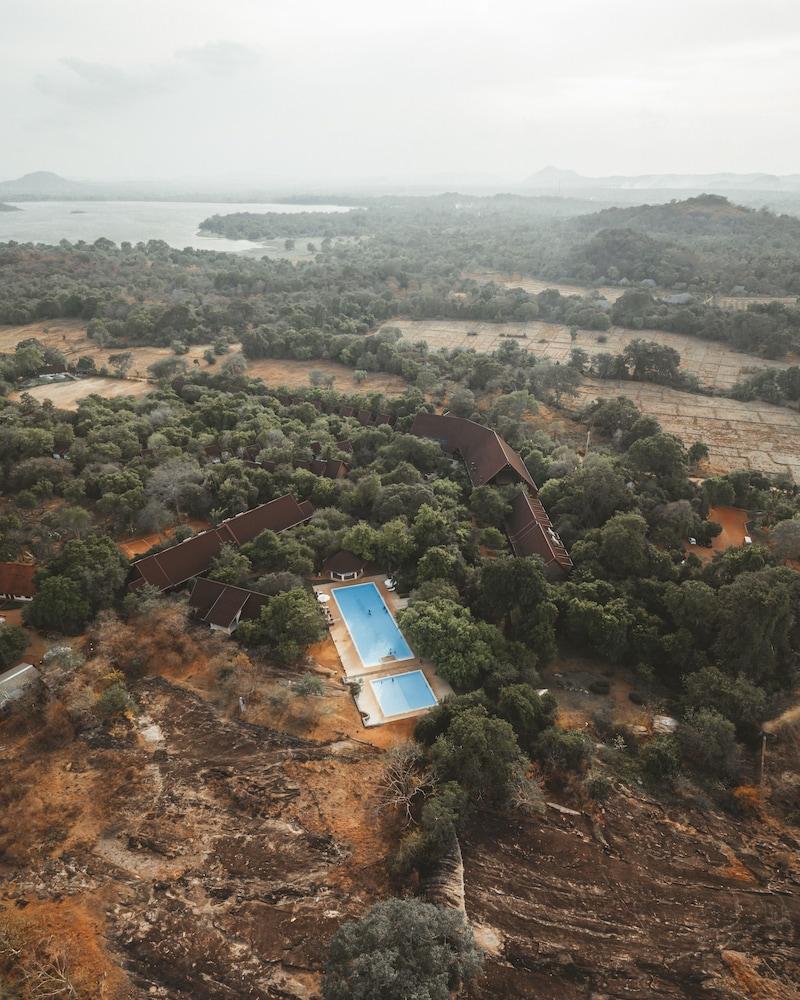 Occidental Paradise Dambulla Sigiriya Exterior photo