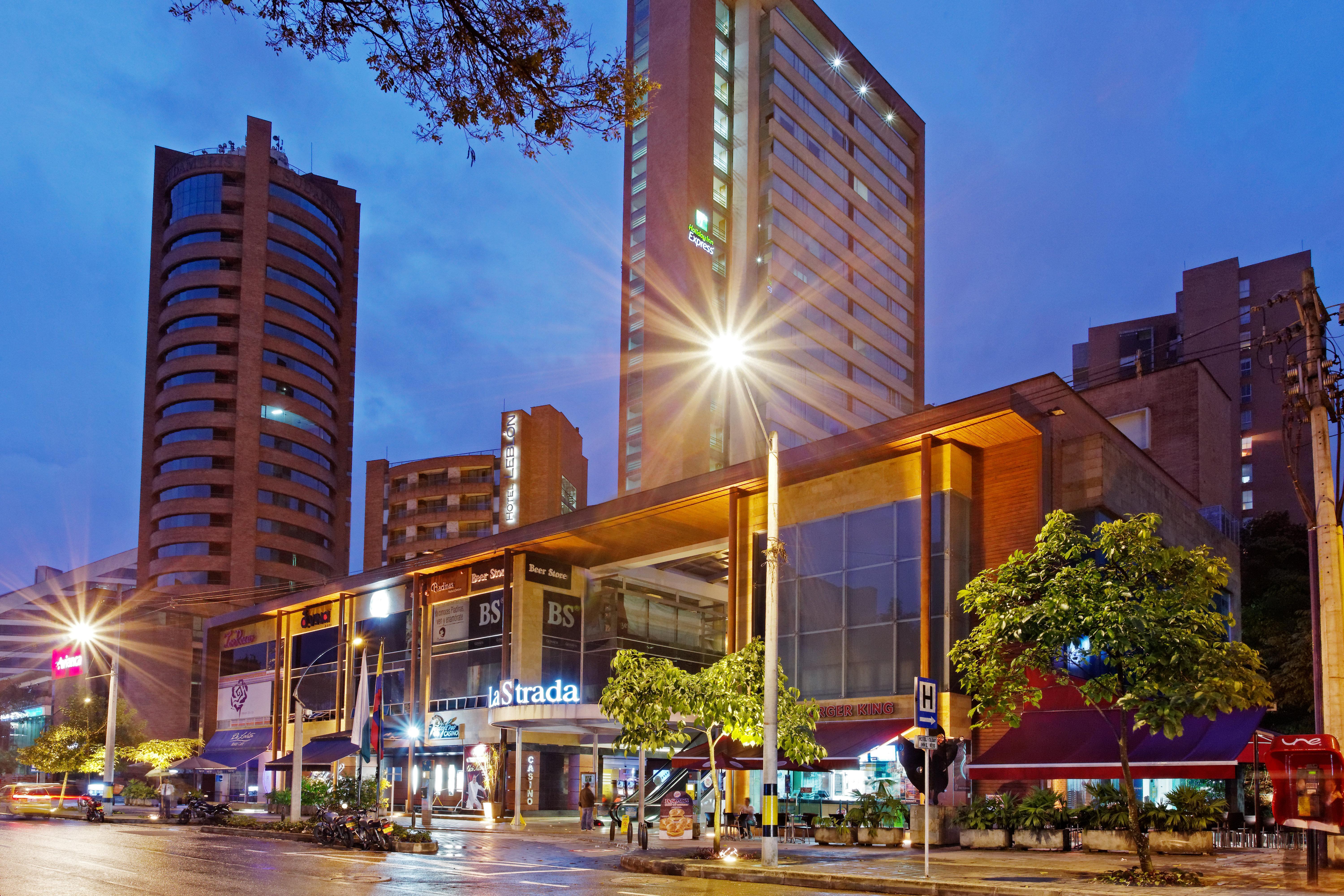 Hotel Holiday Inn Express & Suites Medellin, An Ihg Hotel Exterior photo