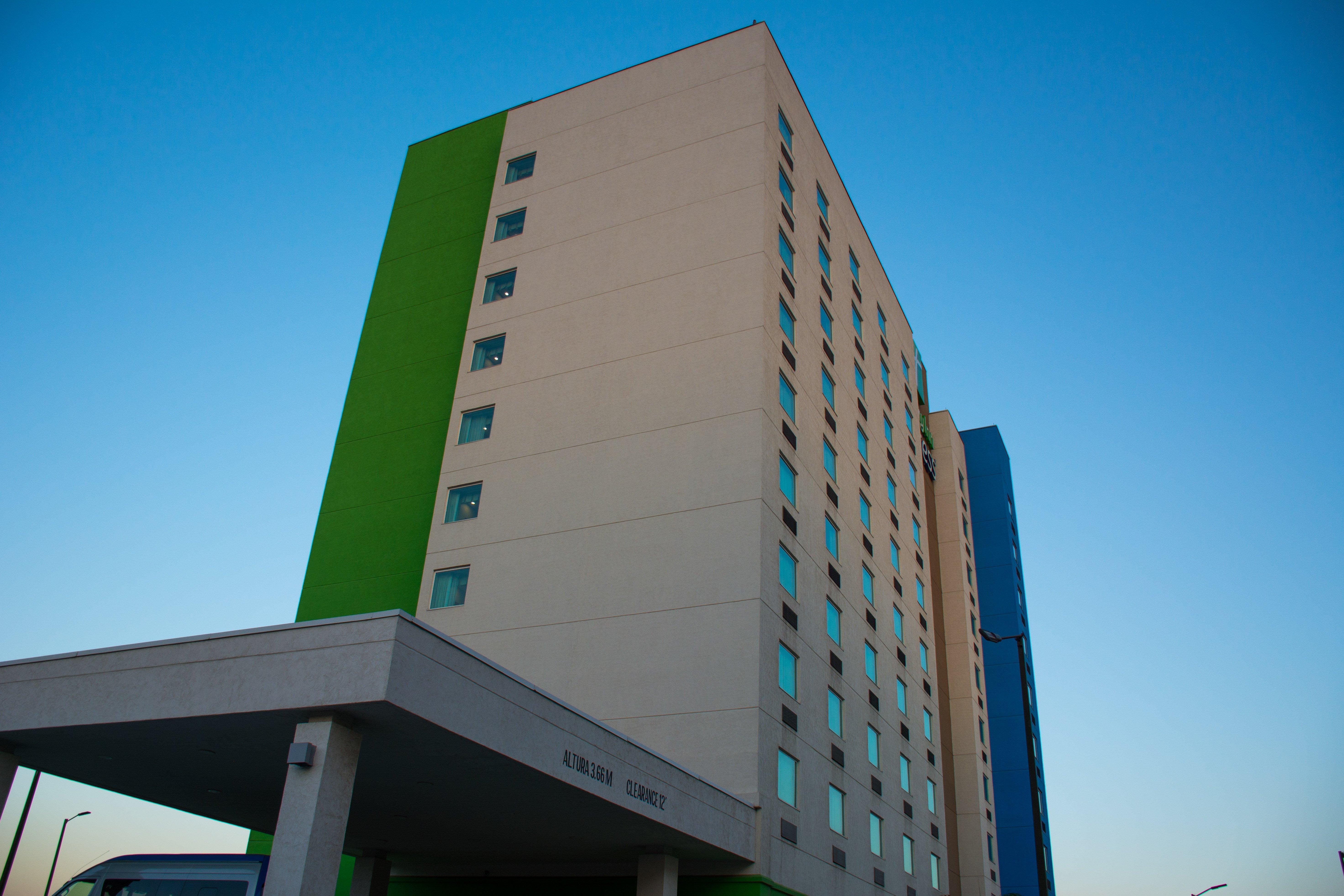 Holiday Inn Express Saltillo Zona Aeropuerto, An Ihg Hotel Exterior photo