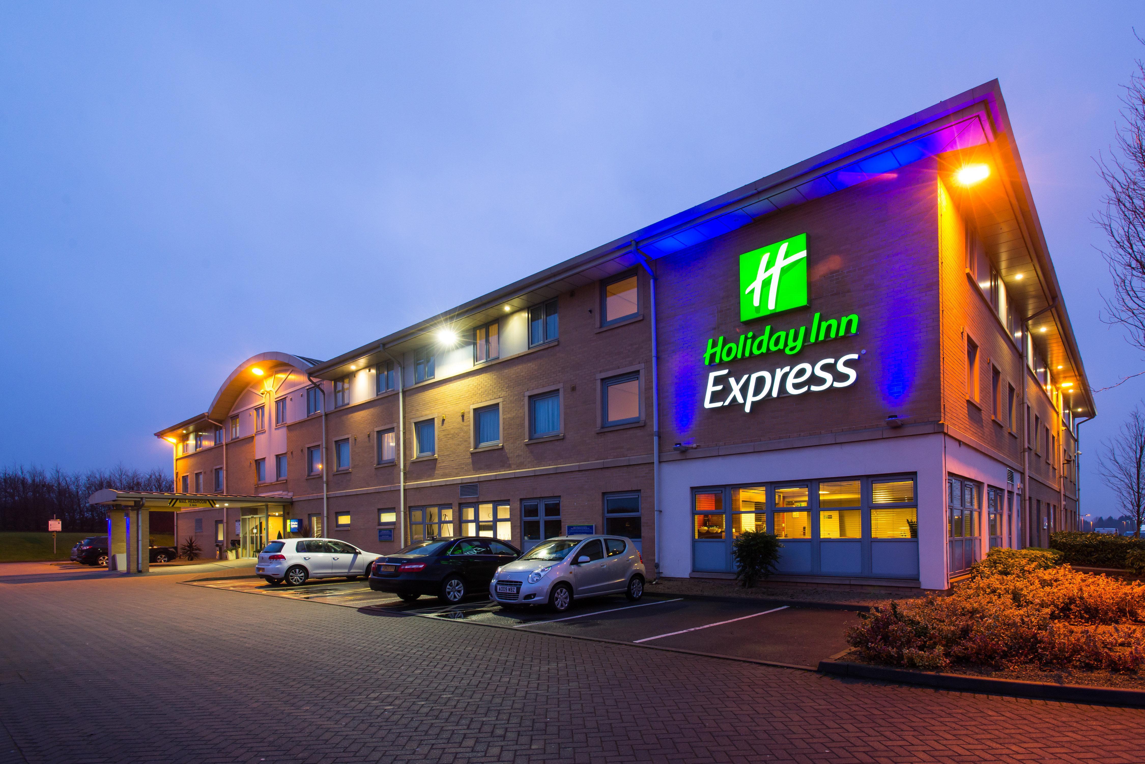 Holiday Inn Express East Midlands Airport, An Ihg Hotel Castle Donington Exterior photo