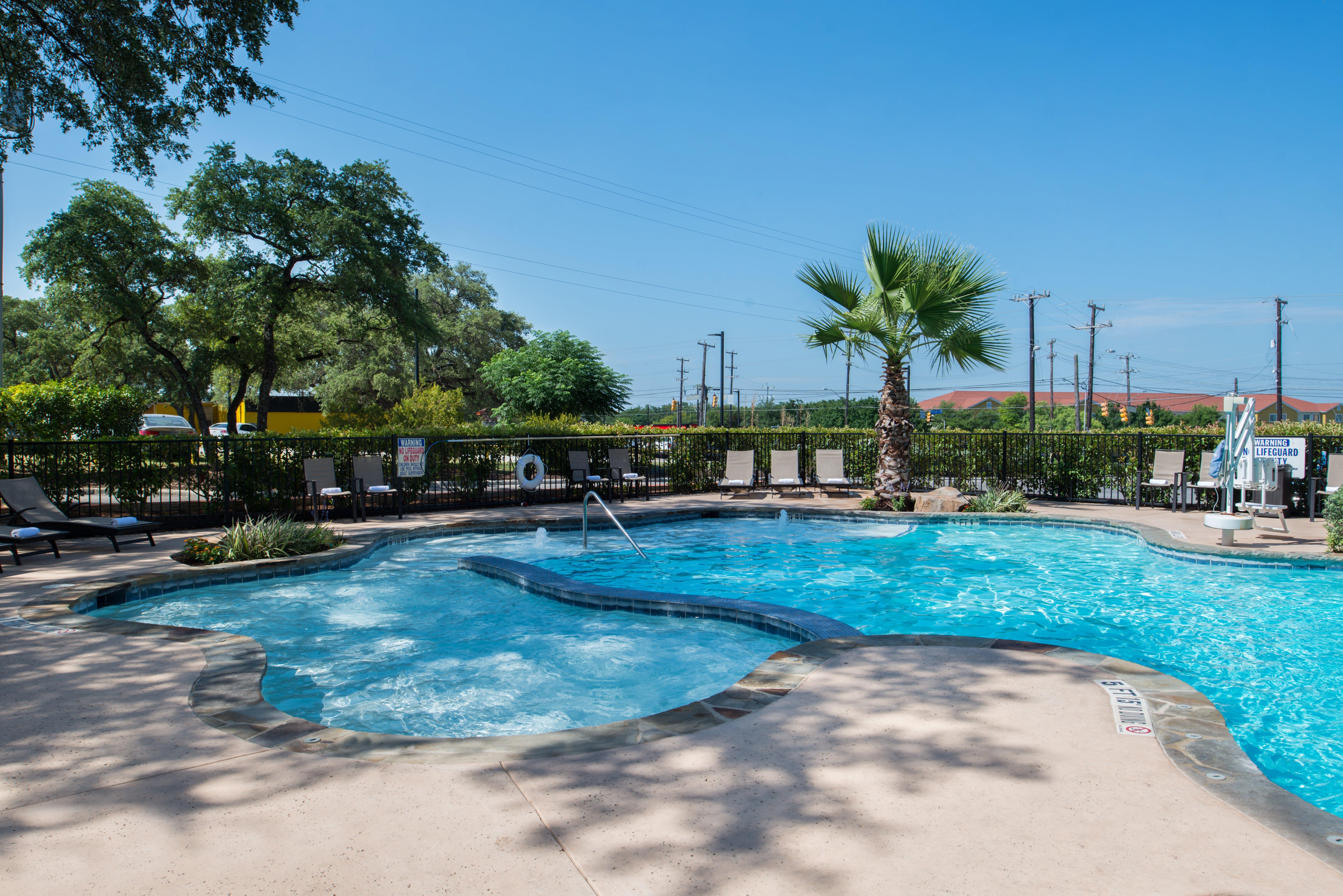 Holiday Inn Express & Suites San Antonio Medical Center North, An Ihg Hotel Exterior photo