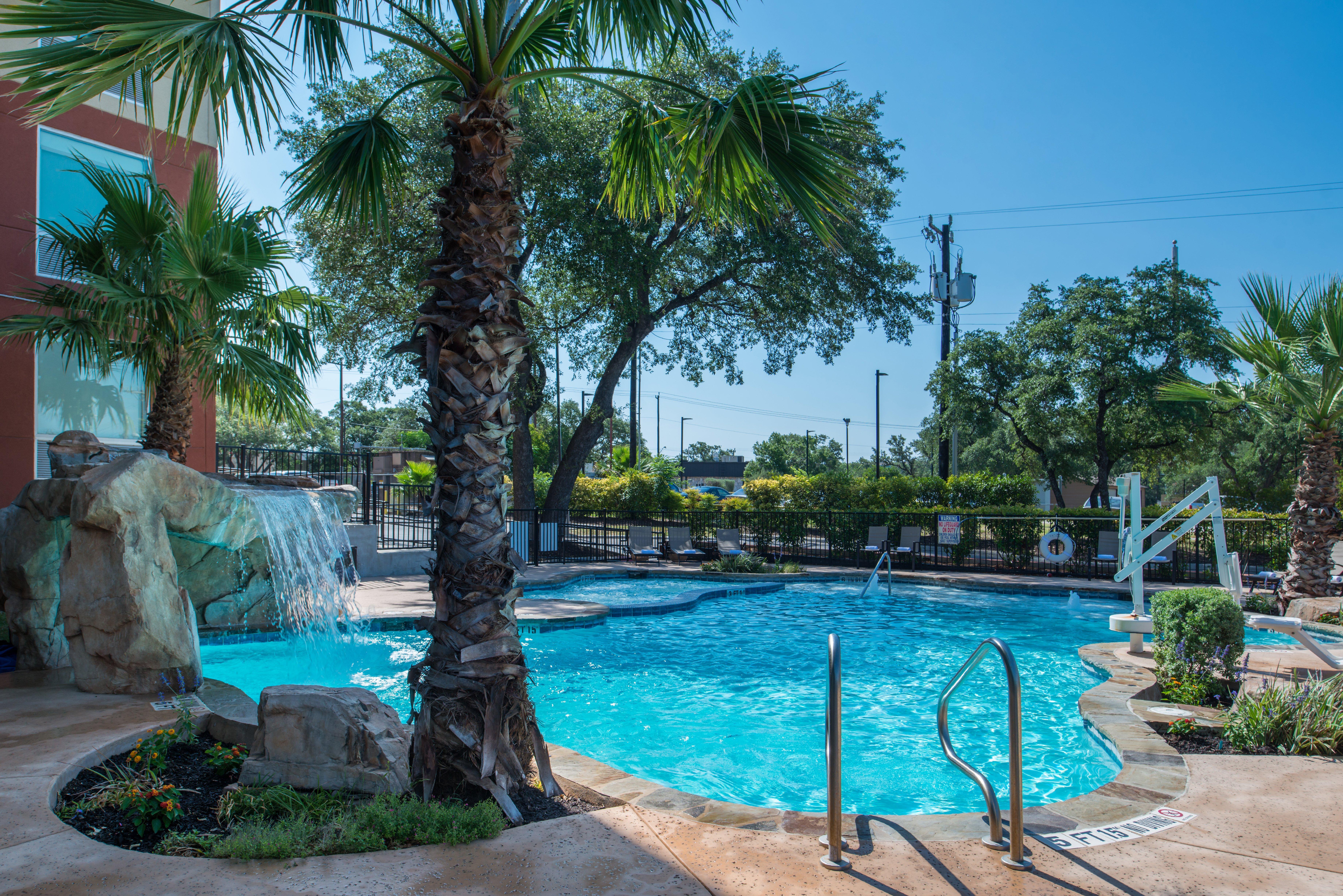 Holiday Inn Express & Suites San Antonio Medical Center North, An Ihg Hotel Exterior photo