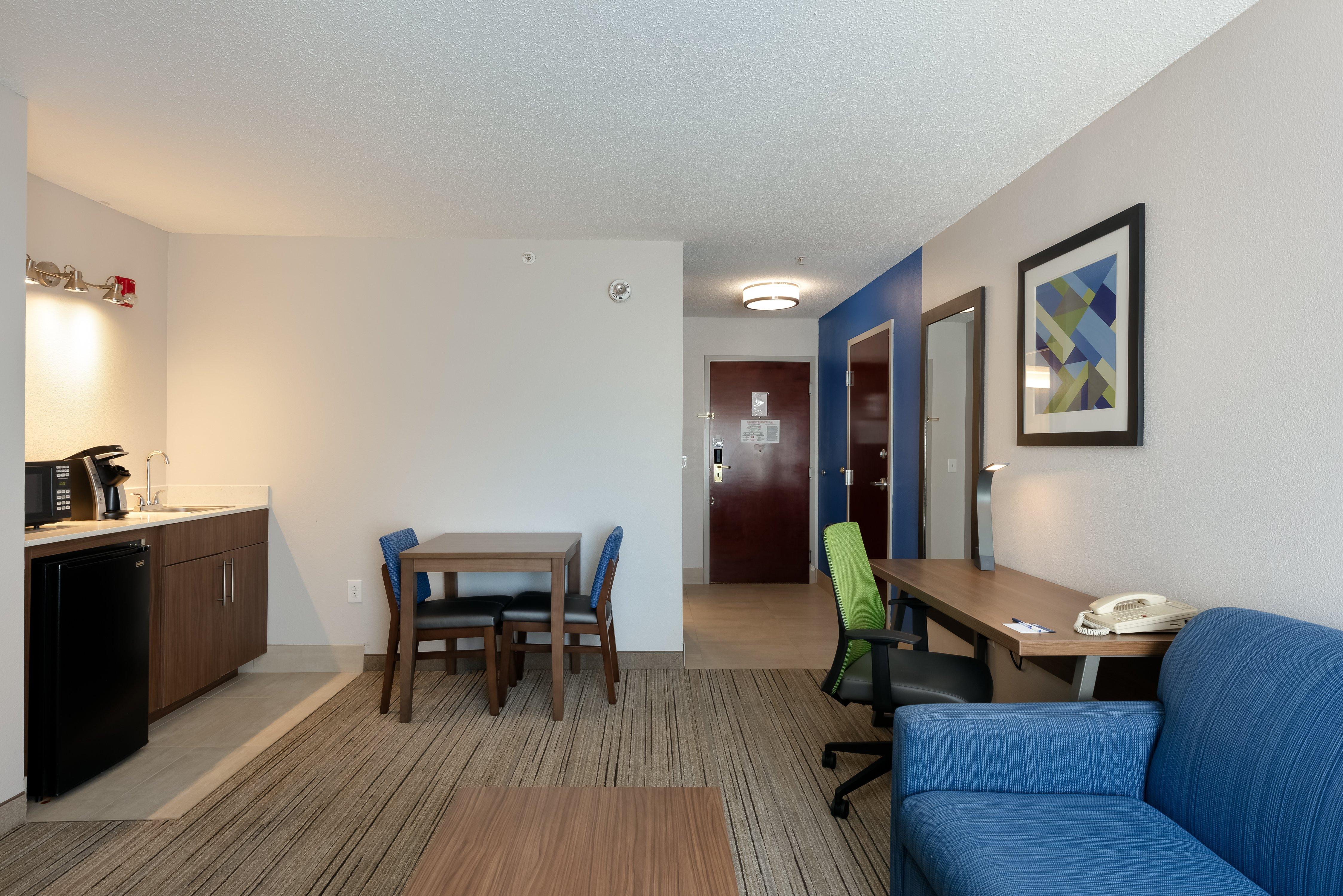 Holiday Inn Express & Suites Milton East I-10, An Ihg Hotel Exterior photo