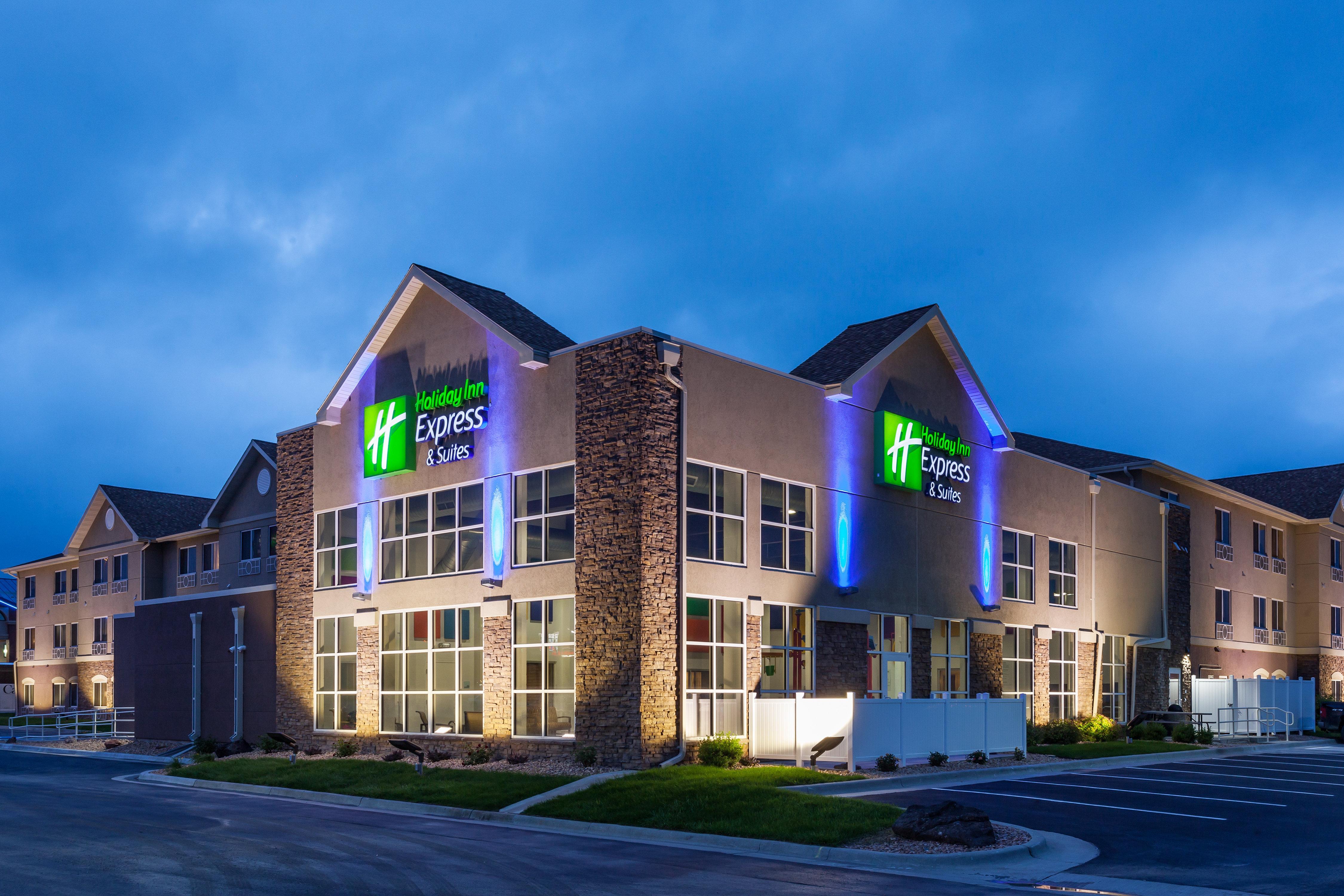 Holiday Inn Express & Suites Rapid City, An Ihg Hotel Exterior photo