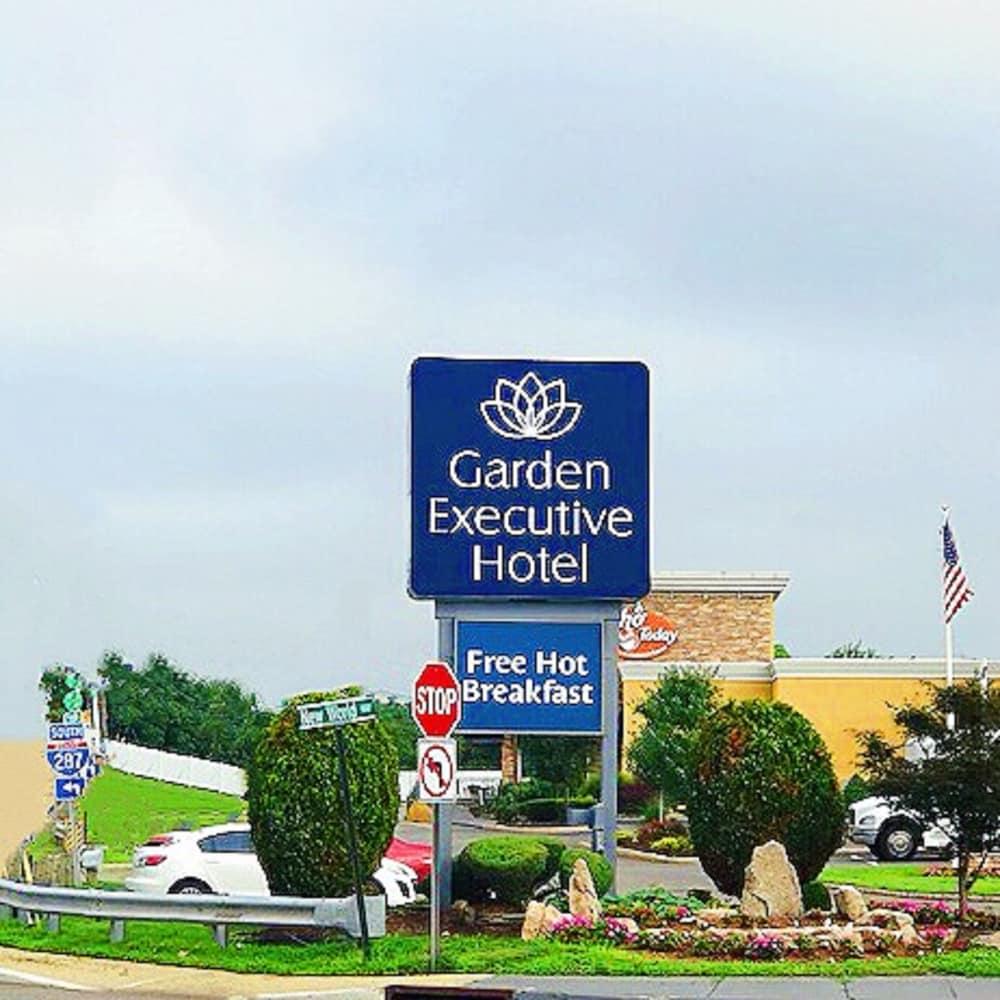 Garden Executive Hotel South Plainfield Exterior photo