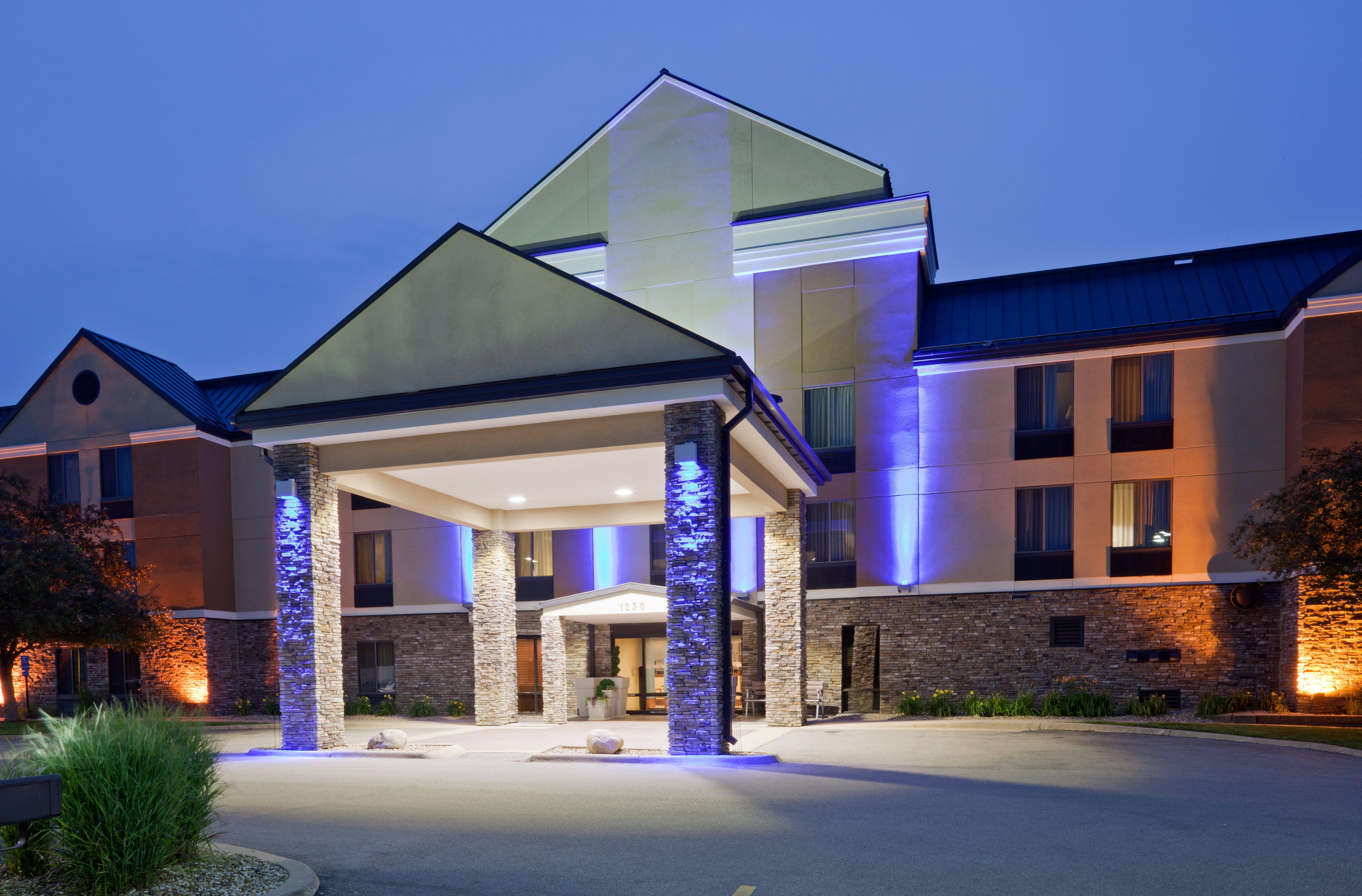 Holiday Inn Express Cedar Rapids - Collins Road, An Ihg Hotel Exterior photo