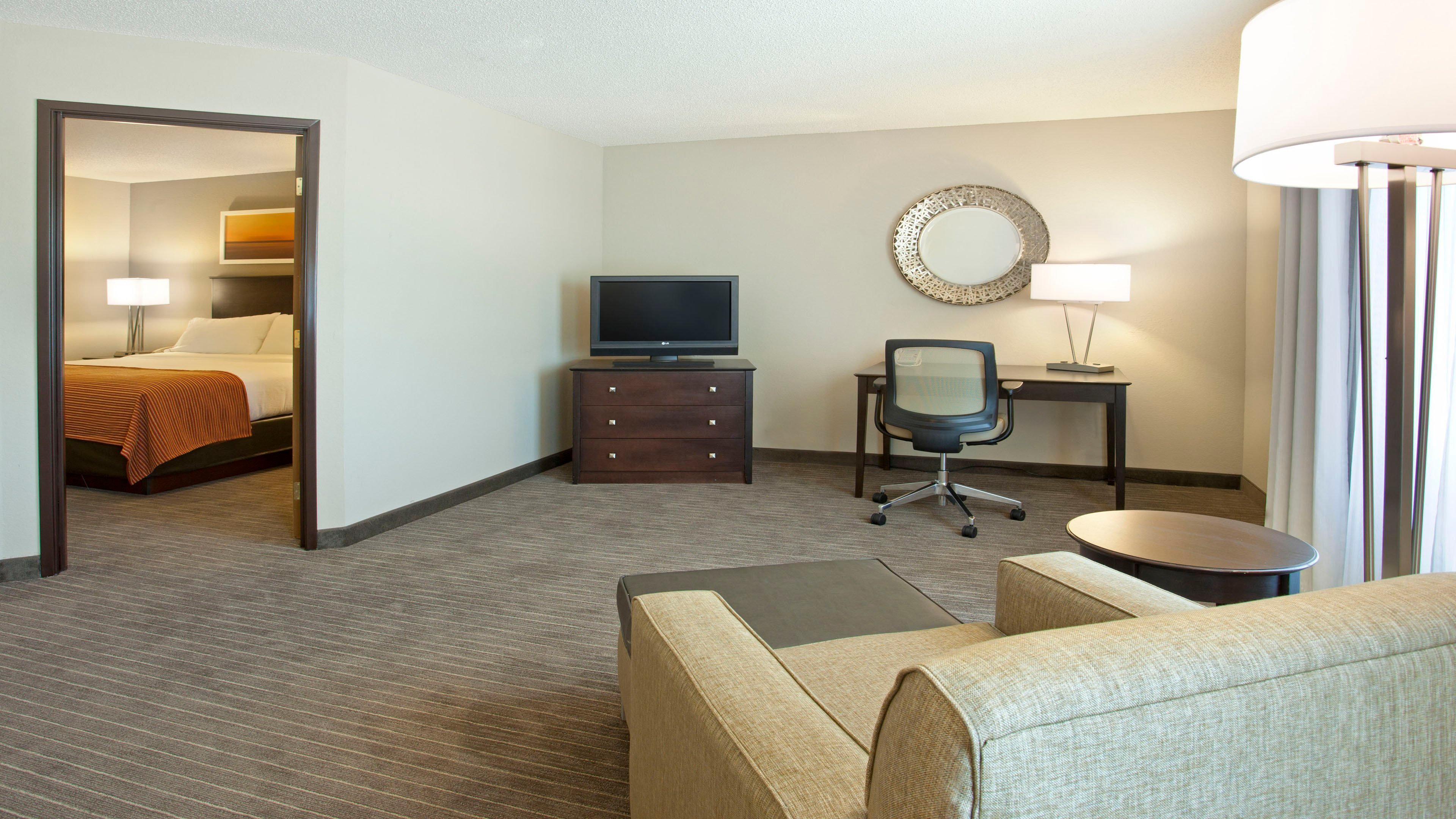Holiday Inn Express Hotel & Suites Minneapolis - Minnetonka, An Ihg Hotel Exterior photo